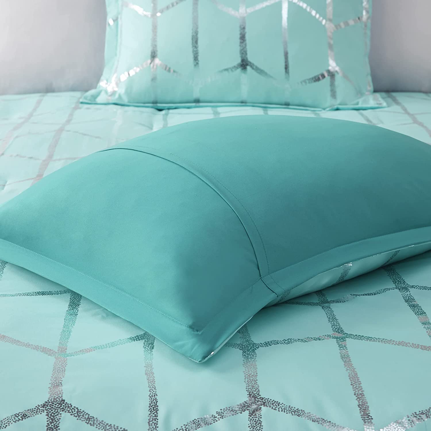 Premium Microfiber King/Cal King Comforter Set - Modern Geometric Metallic Design with 2 Shams & 2 Decorative Pillows - Ultra Soft College Bedding in Aqua Blue - Perfect for Dorm Rooms, Guest Bedrooms & Master Suites