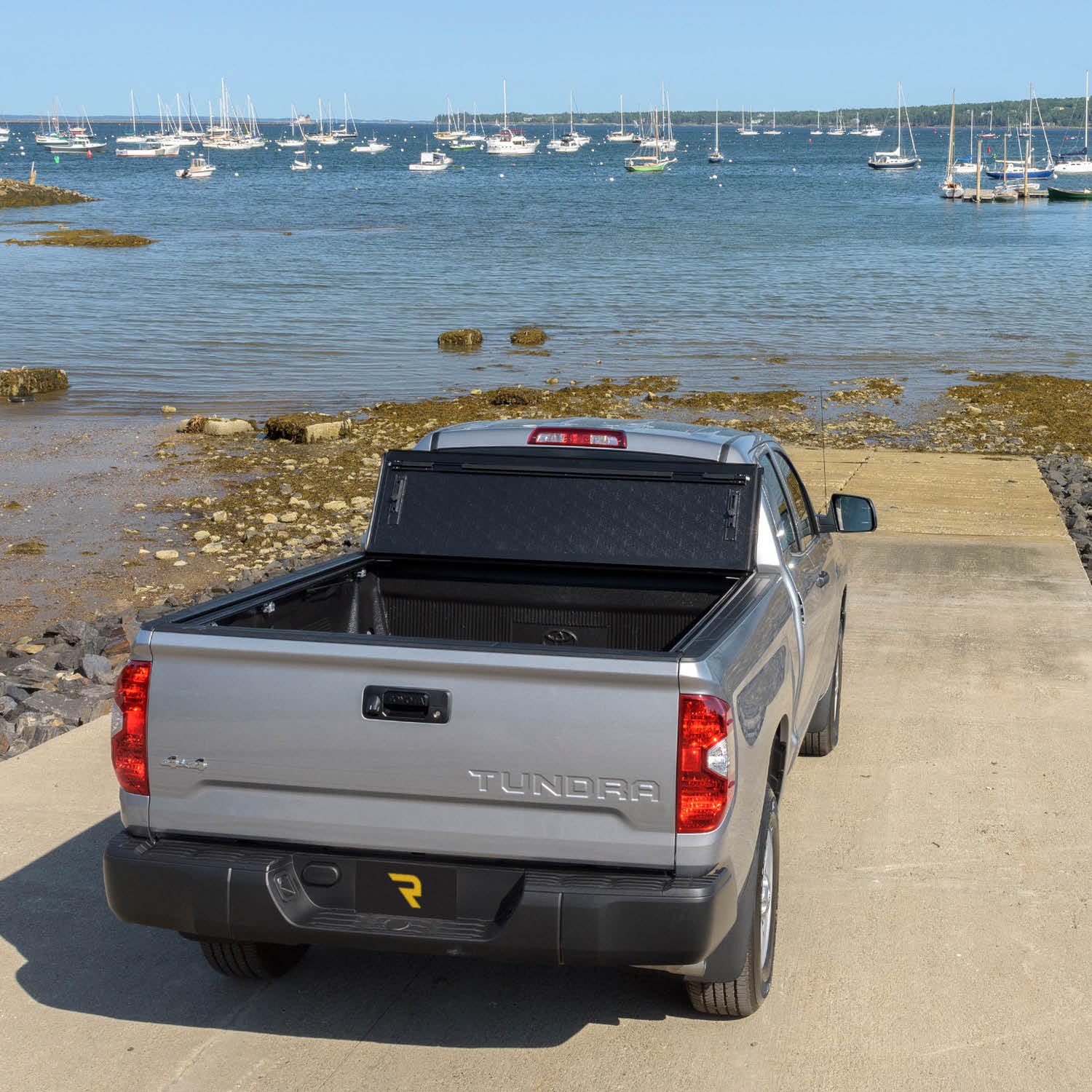 BAK BAKFlip G2 Hard Folding Truck Bed Tonneau Cover for 2007-2021 Toyota Tundra 5'7