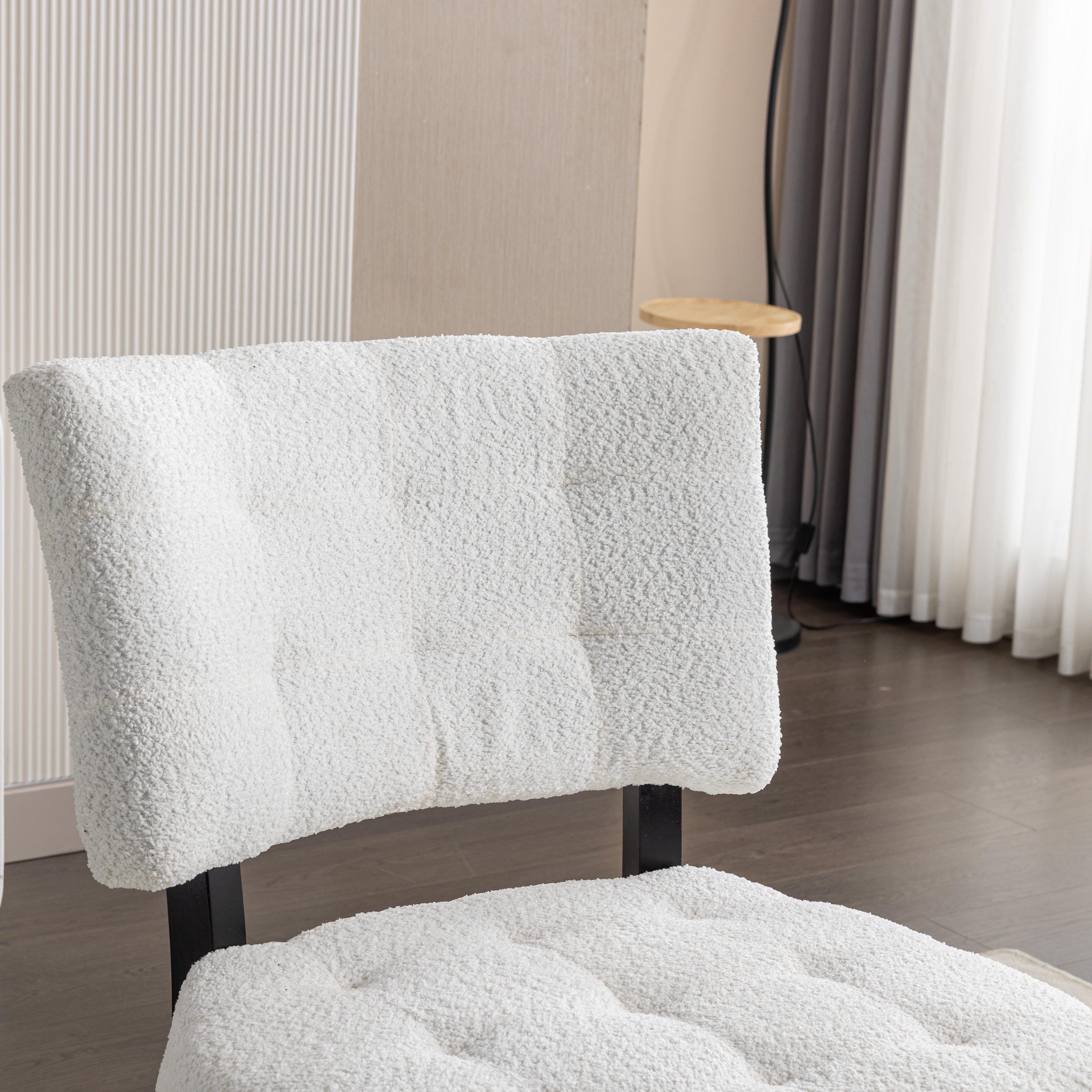 Roundhill Furniture Tufted Accent Chair with Oversized Seating - Modern Upholstered Living Room Chair for Home Office, Lounge & Reading Nook