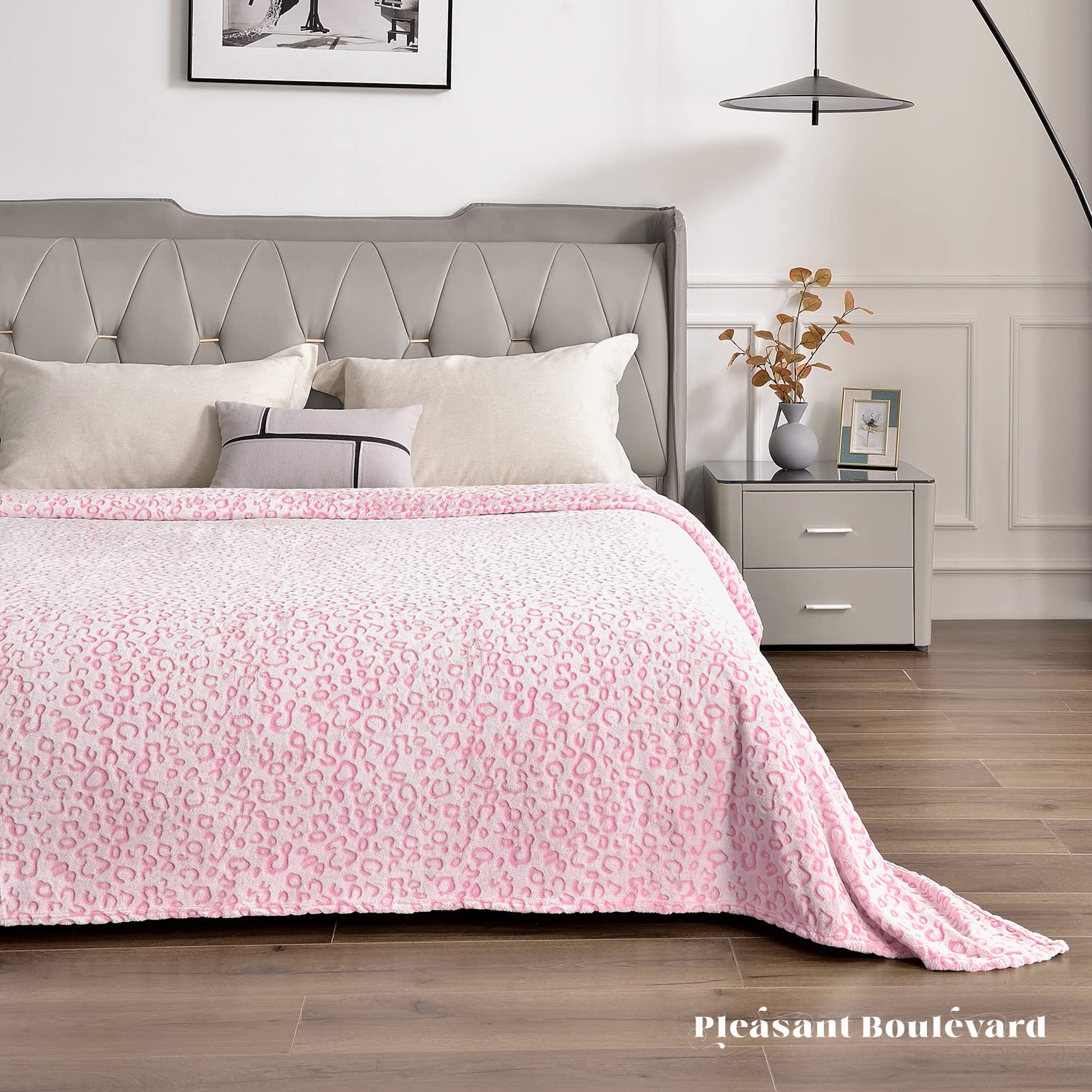 Premium Leopard Print Fleece Throw Blanket - Ultra Soft Lightweight Microfiber Plush for Couch, Sofa & Bed - Cozy Warm King Size (108x90 inches) in Pink - Perfect for Home Decor, Winter Snuggling & Gift Giving