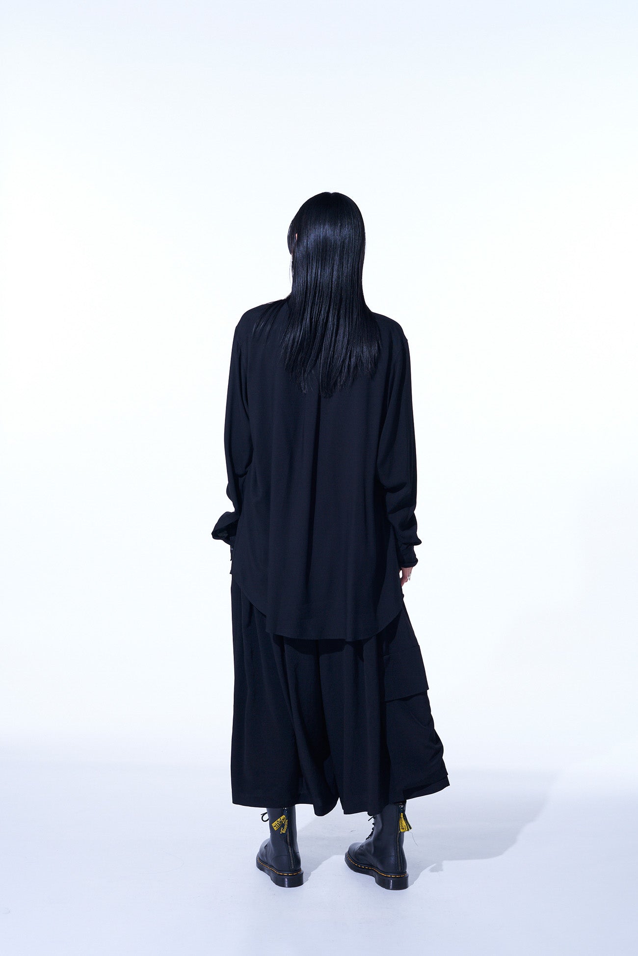 Stylish Crepe de Chine Cropped Wide Pants with Gusseted Flap Pockets - Comfortable & Trendy Women's Trousers for Work, Travel & Casual Outfits
