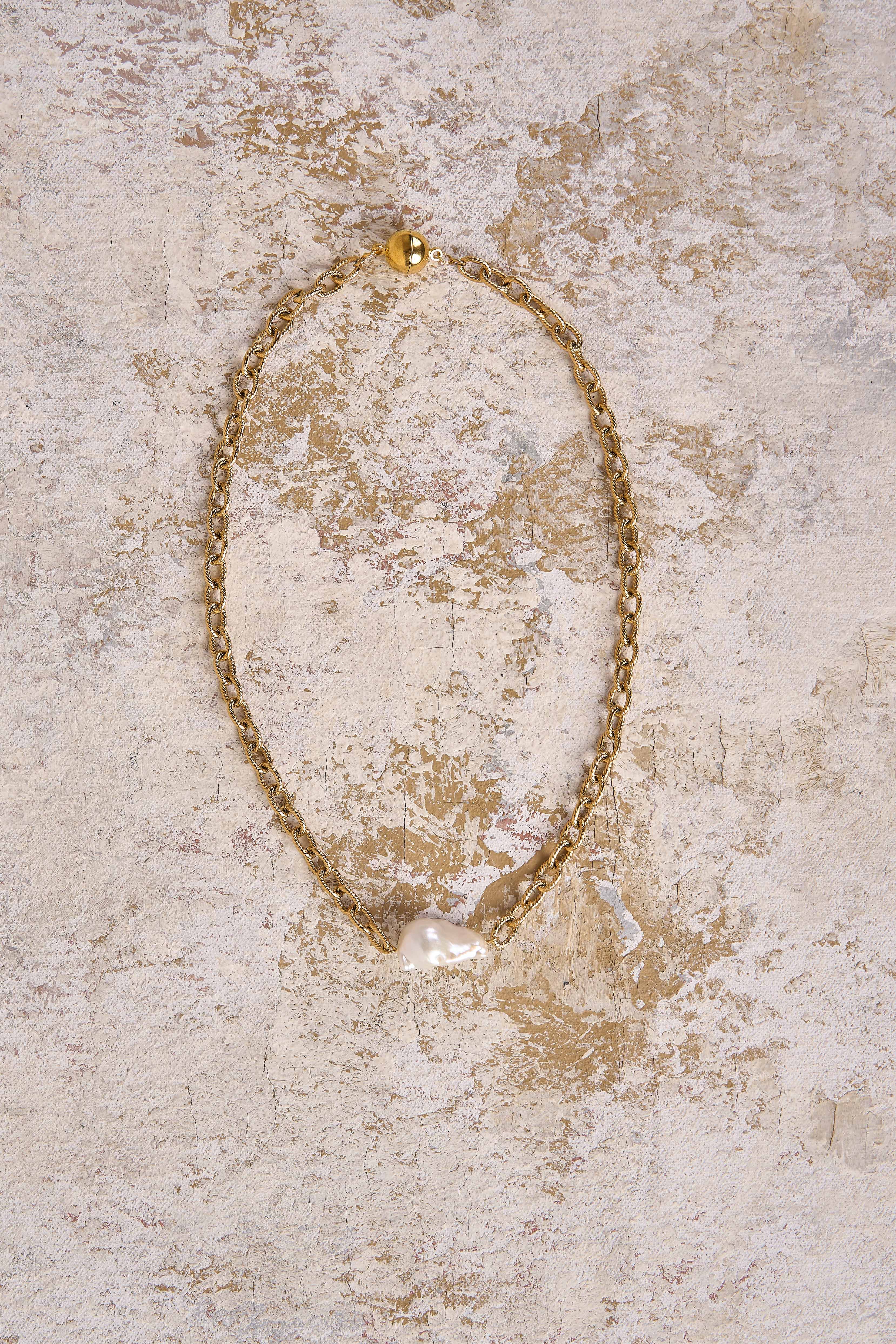 Elegant Baroque Pearl & Gold Chain Necklace for Women - Perfect for Weddings, Parties & Special Occasions