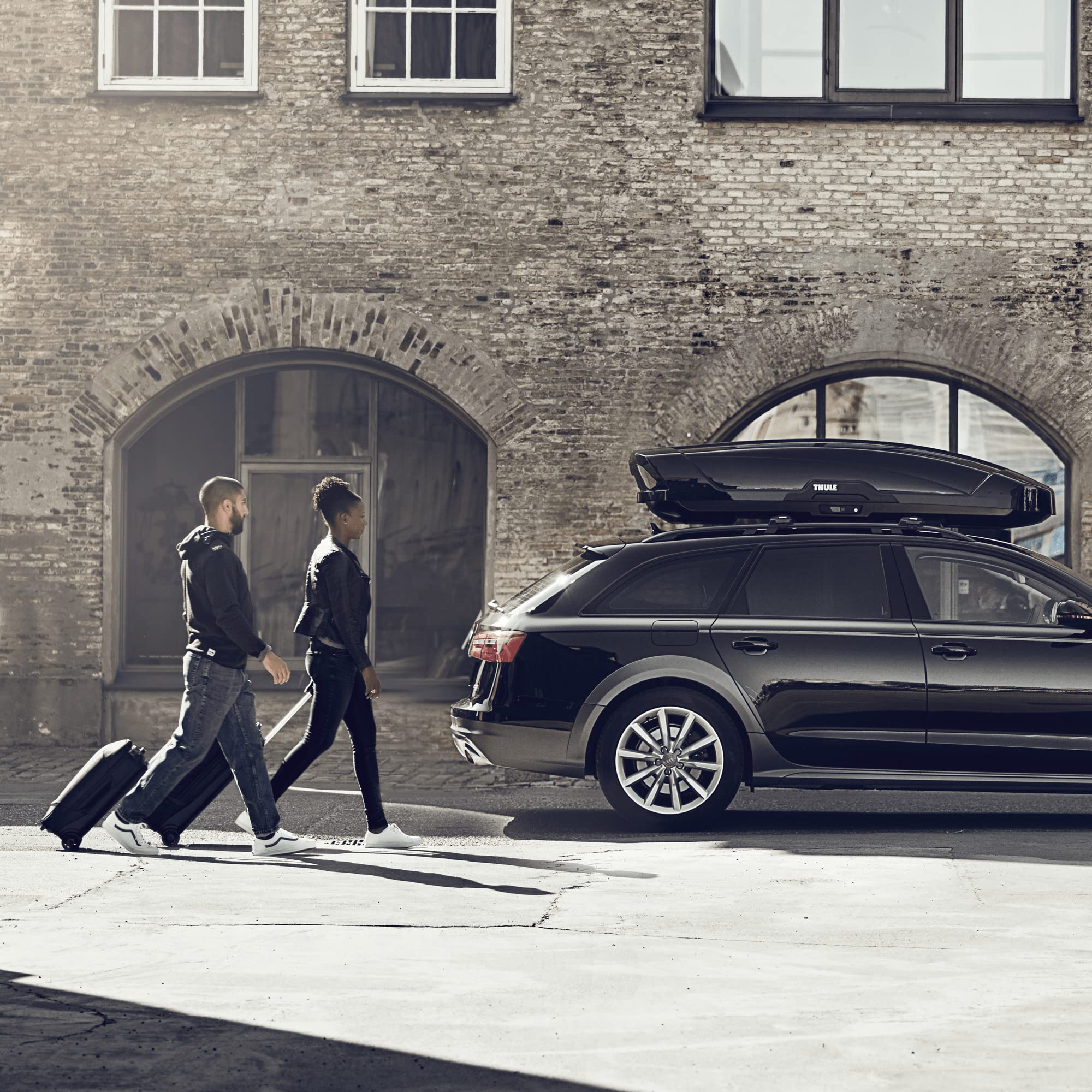 Thule Motion XT Rooftop Cargo Box - Large SUV & Car Storage Carrier for Travel, Camping & Outdoor Gear | Waterproof & Durable Luggage Carrier for Road Trips & Adventures
