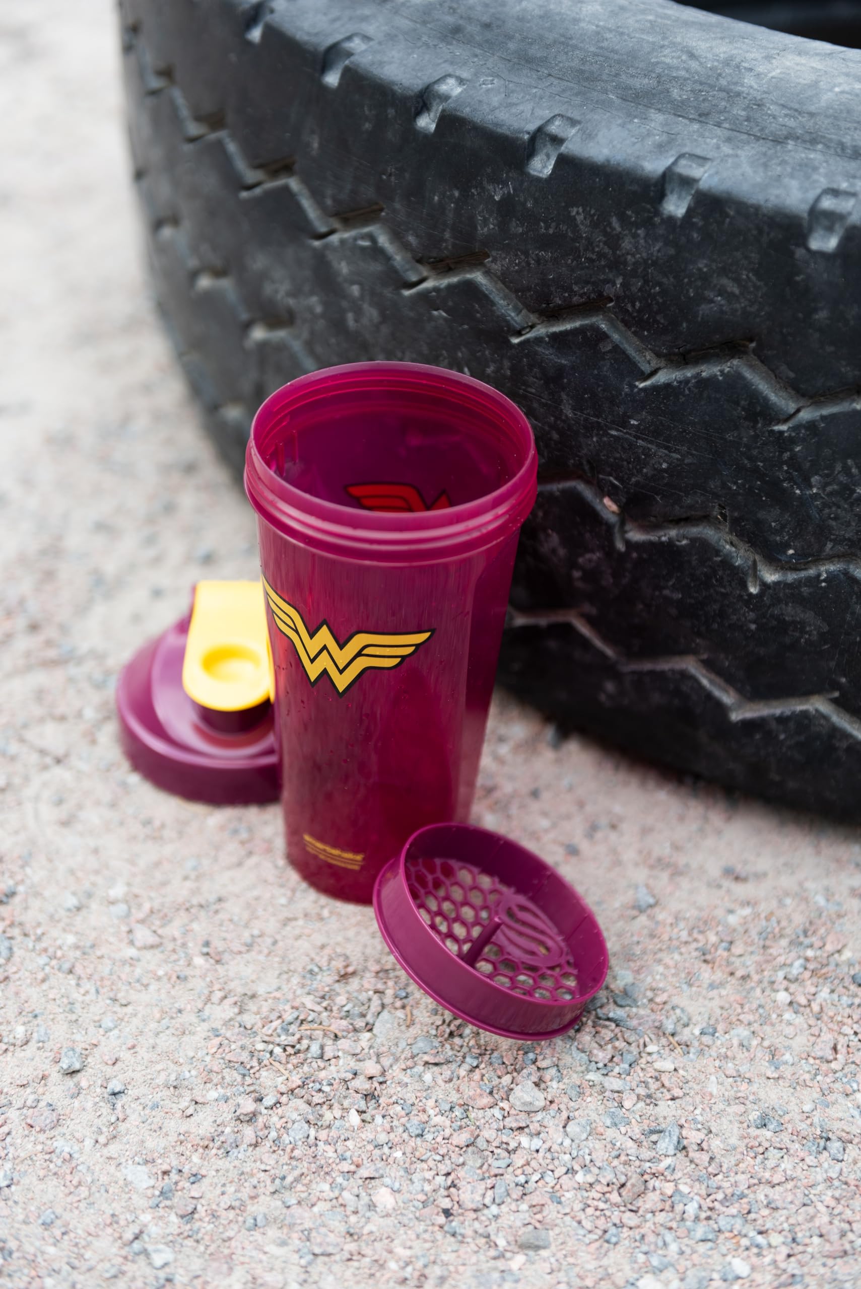 Smartshake Lite Justice League Protein Shaker Bottle 800ml - BPA Free Leakproof Gym Water Bottle for Protein Powder & Shakes with Wonder Woman Logo | Perfect for Workouts, Bodybuilding & Fitness Training