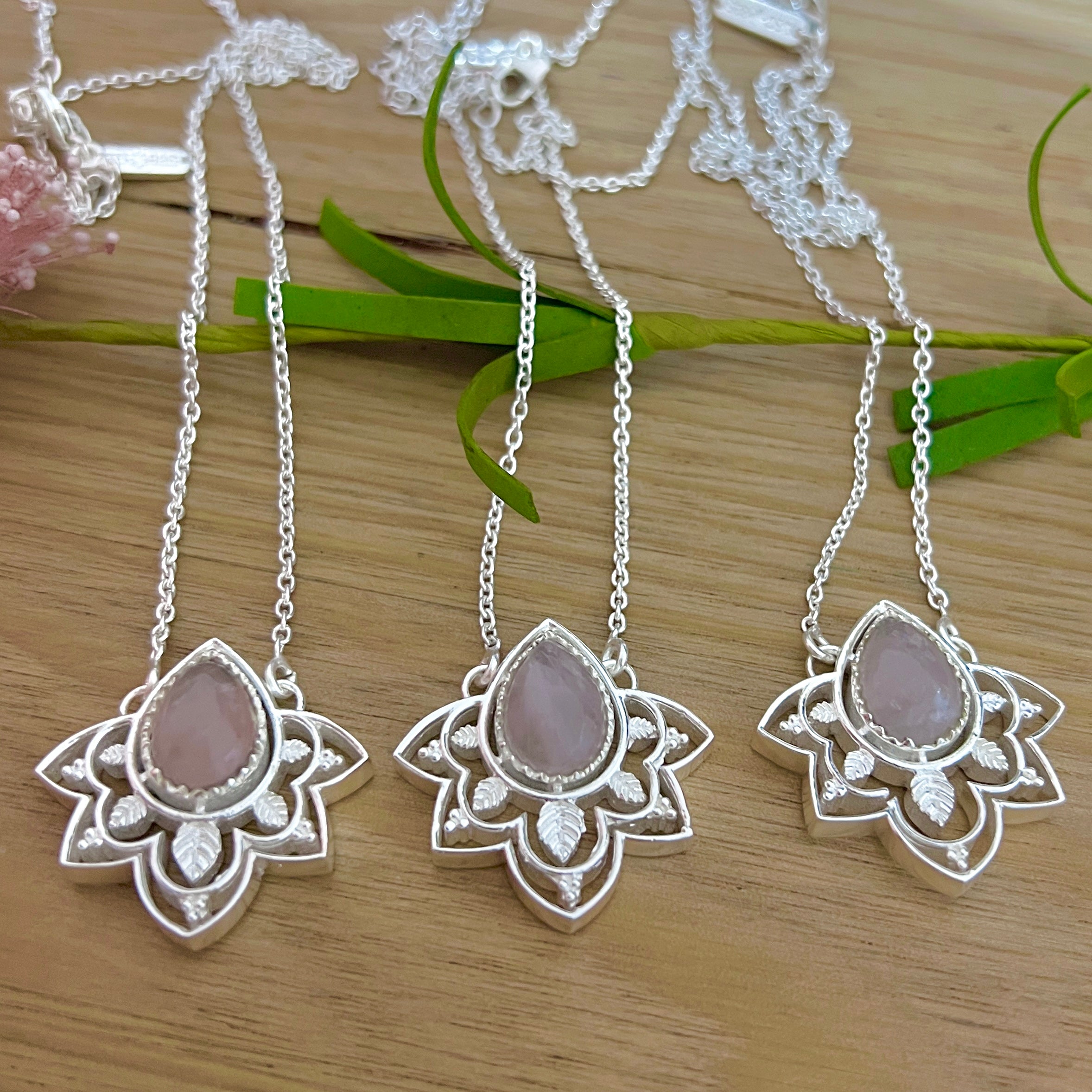 Laihas Daisly Boho Rose Quartz Necklace for Women - Healing Crystal Jewelry for Spiritual Energy & Chakra Balance - Perfect for Meditation, Yoga & Everyday Wear