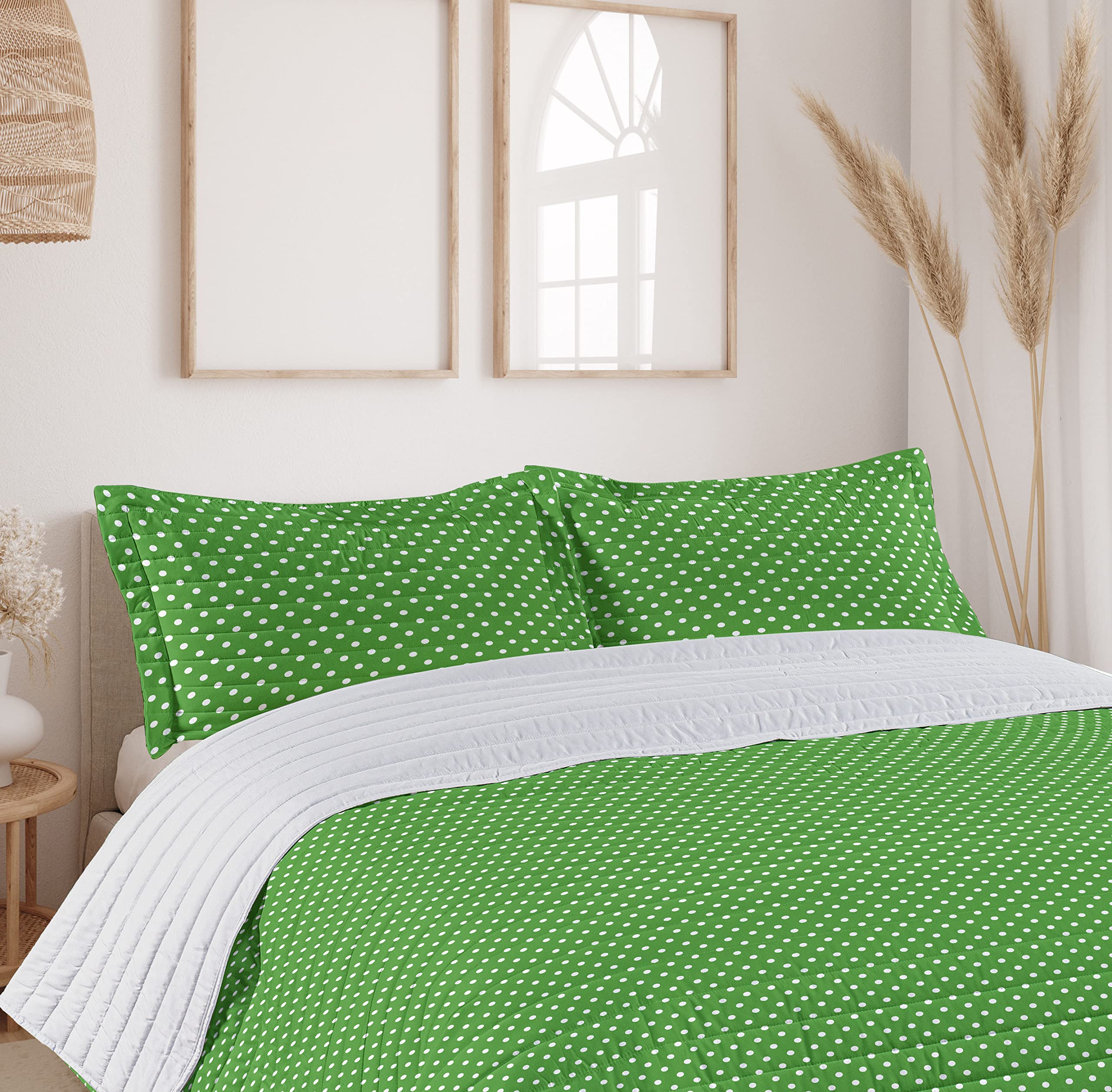 Ambesonne Polka Dot Microfiber Bedspread Set - Queen Size Fern Green & White Retro Geometric Pattern with Pillow Shams & Comforter | Soft Bedding for Cozy Bedroom Decor, Guest Room Makeover or Bohemian Style Home
