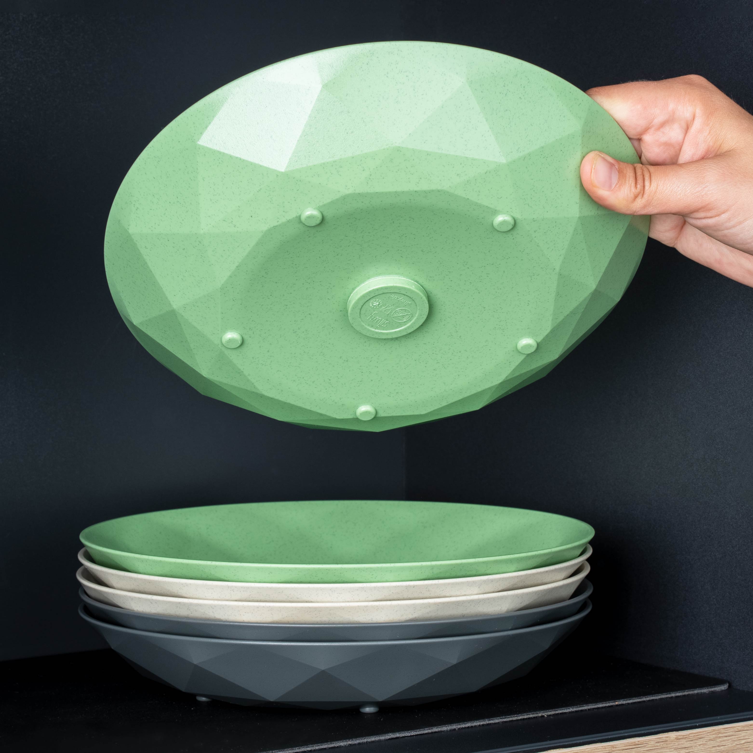 Eco-Friendly Plastic Plates with Magnet - 24 cm Green Dinnerware for Picnics, Camping & Outdoor Dining