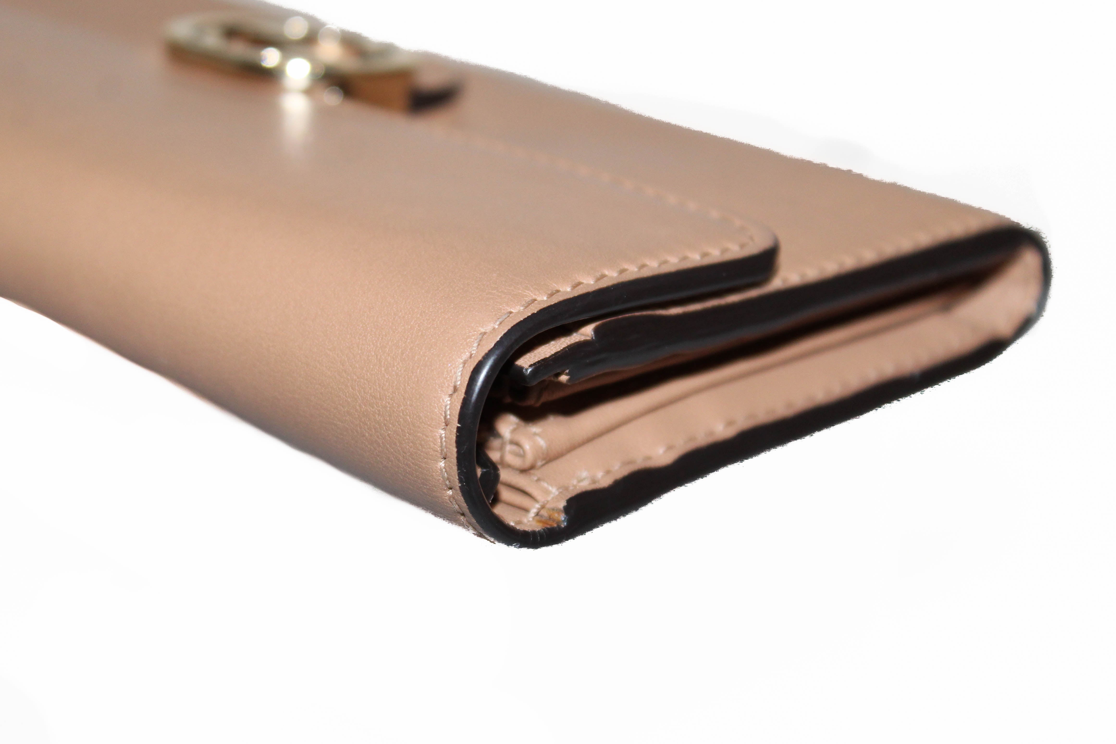 Authentic Gucci Beige Interlocking GG Soft Calfskin Leather Flap Wallet for Women - Luxury Designer Bifold Wallet with Card Slots & Zip Pocket - Perfect for Everyday Use, Travel & Gifts