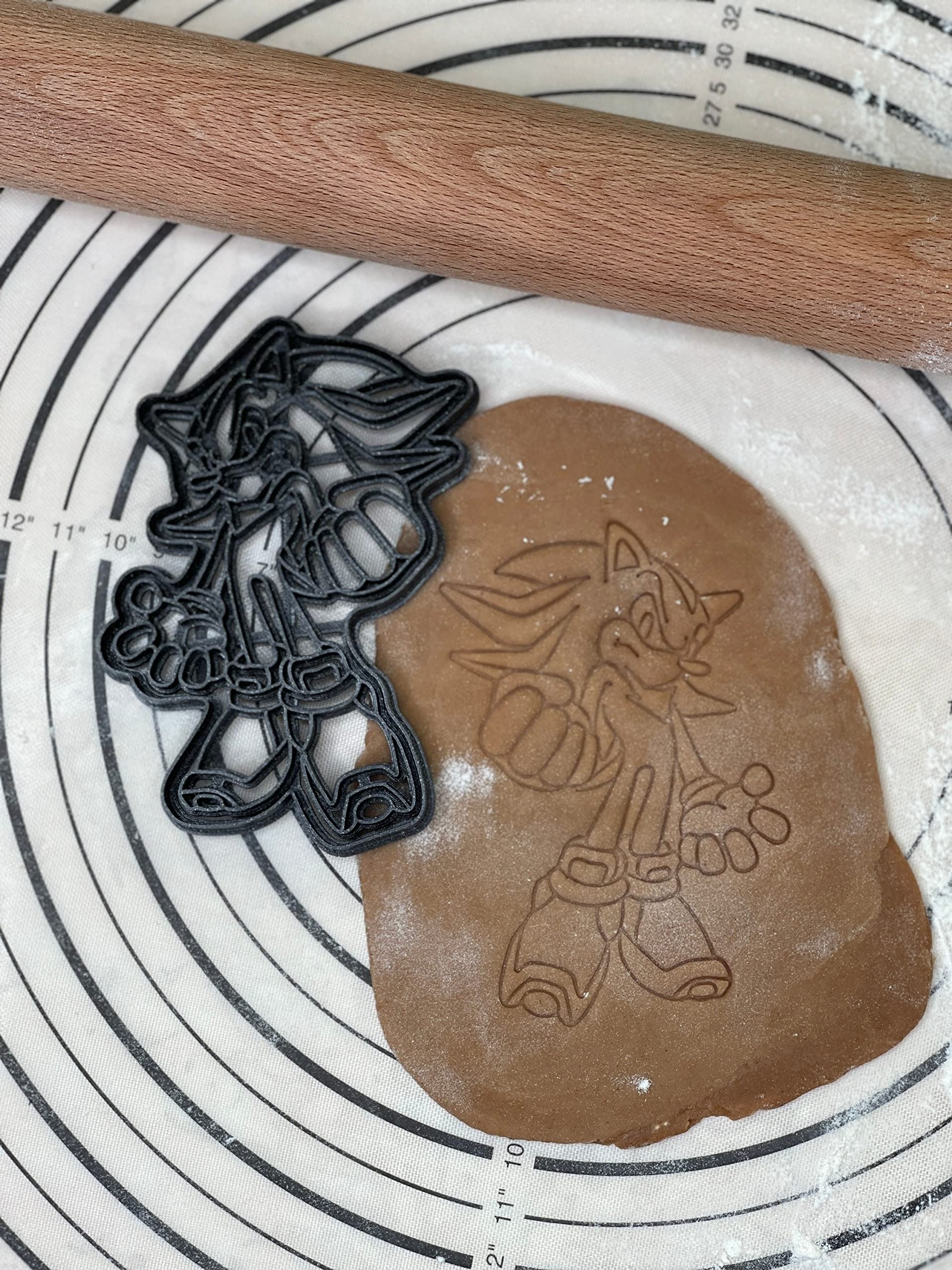 Sonic Shadow the Hedgehog 5-Inch Cookie Cutter & Baking Mold - 3D Kitchen Art for DIY Cookies, Cupcakes & Party Treats - Perfect for Birthday, Halloween & Gaming Theme Parties