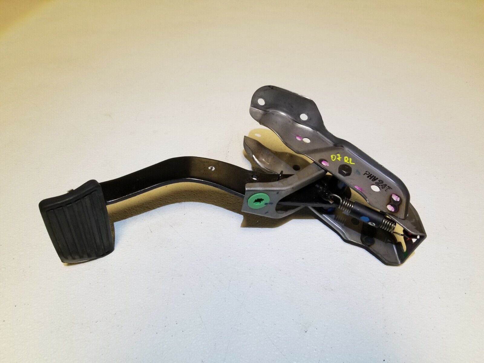 2005-2008 Acura RL Brake Pedal OEM Replacement Part - Perfect for Brake System Repair & Maintenance