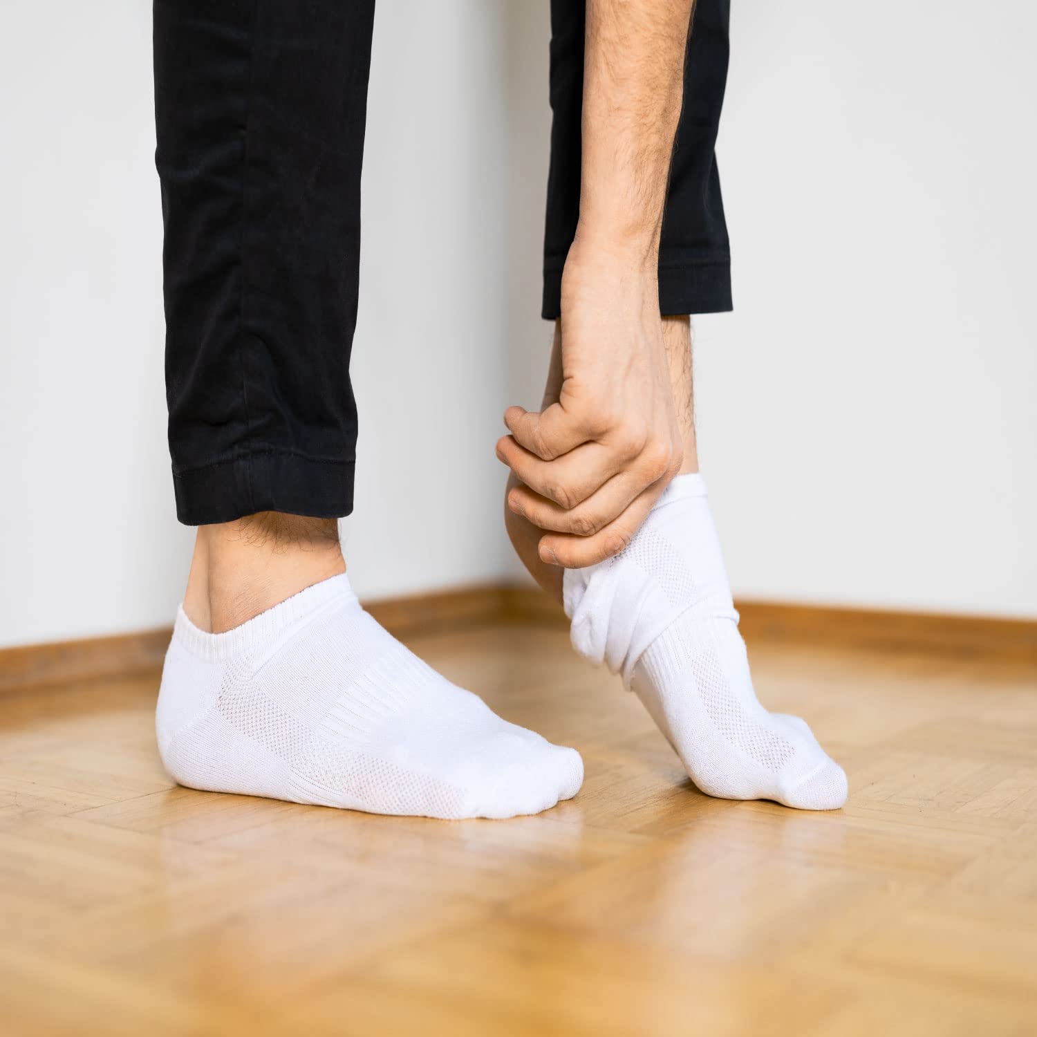 100 Pack Men's Ankle Socks - Size 10-13 Cotton Crew Socks (White & Black) - Bulk Pack for Daily Wear, Sports & Work - Breathable Comfort Socks for Hiking, Running & Casual Outfits