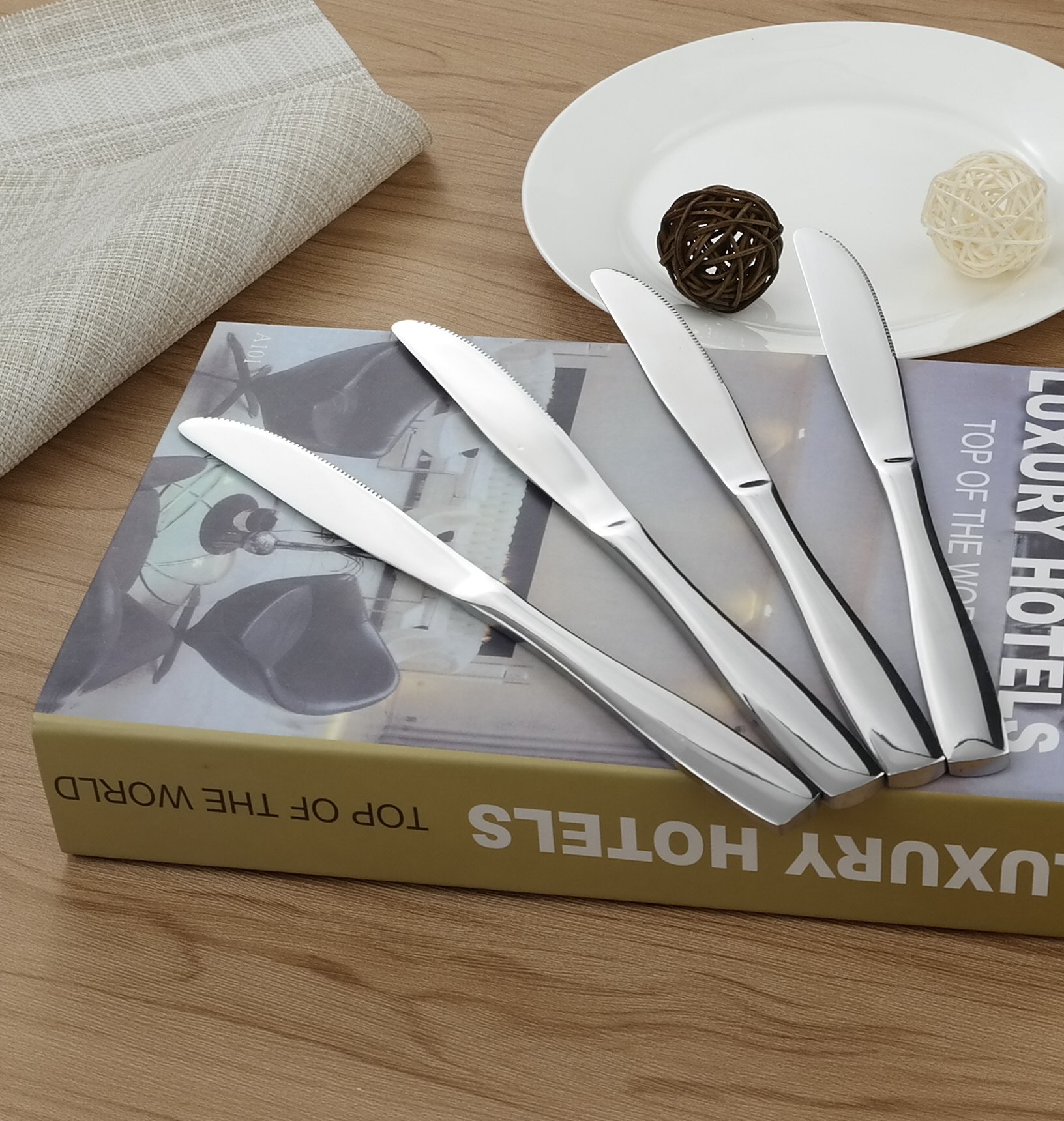 16-Piece Stainless Steel Dinner Knives Set - Premium Cutlery for Steak, BBQ & Formal Dining - Dishwasher Safe Knives for Restaurants & Home Use