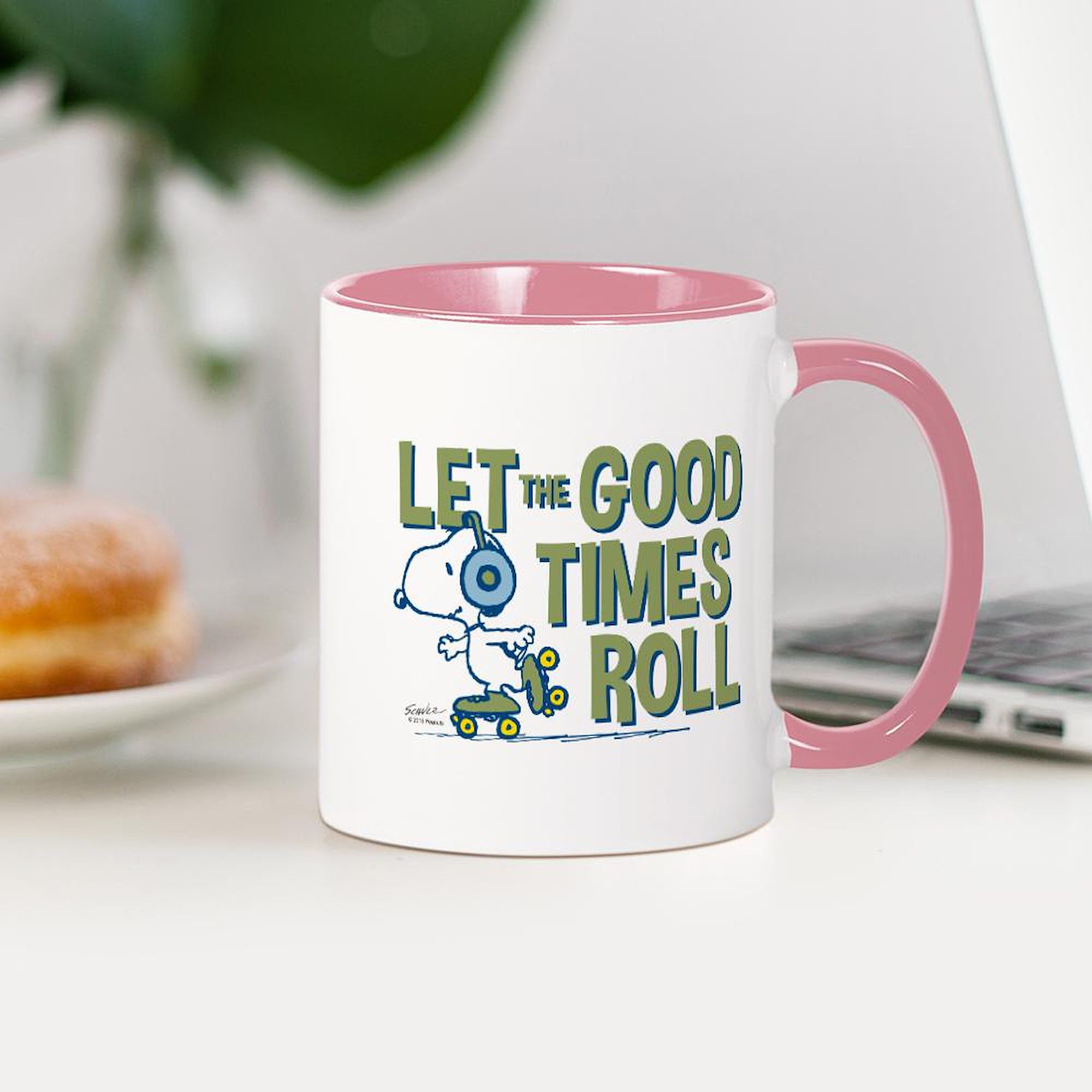 Snoopy Skate Ceramic Coffee Mug 11 oz (325 ml) - Funny Cartoon Character Mug for Coffee, Tea & Hot Drinks - Perfect Gift for Peanuts Fans, Office Use & Home Decor