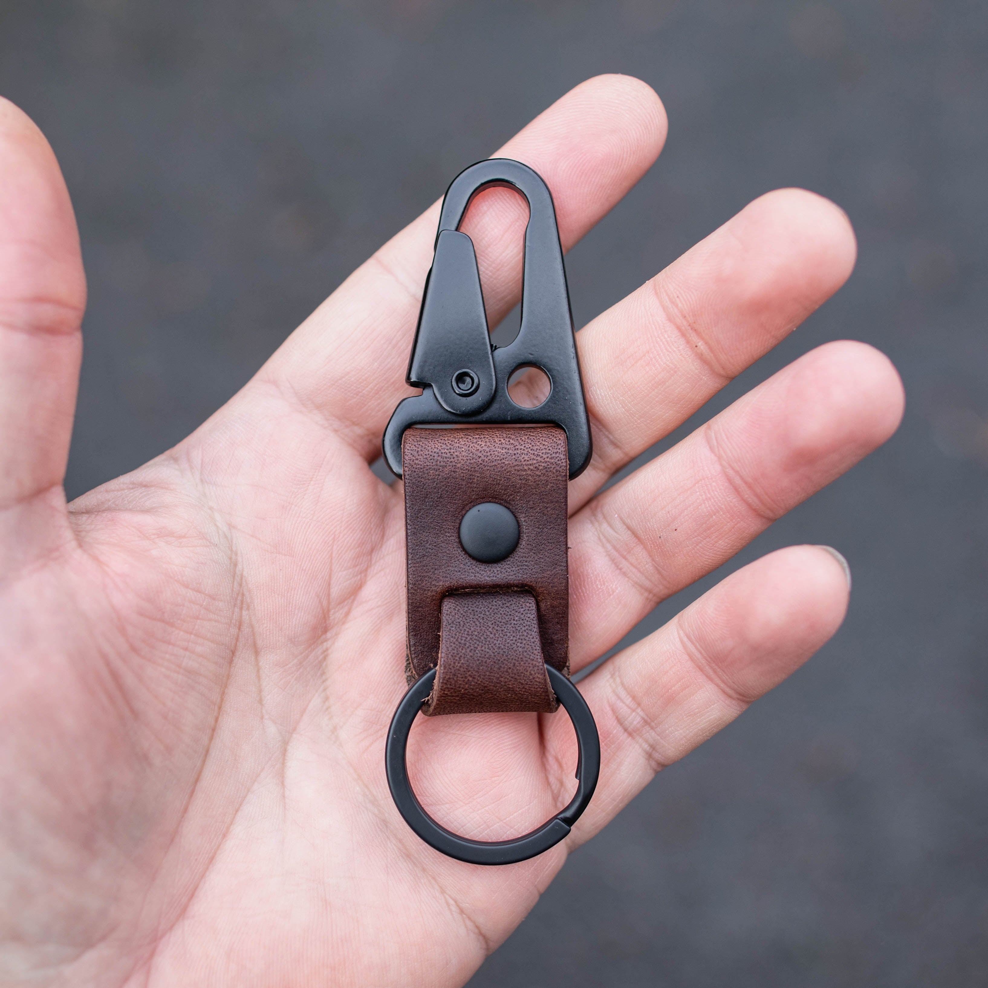 Premium Genuine Leather Keychain Clip - Durable & Stylish Key Holder for Keys, ID Cards, and Accessories - Perfect for Everyday Carry, Gifts, and Travel Essentials