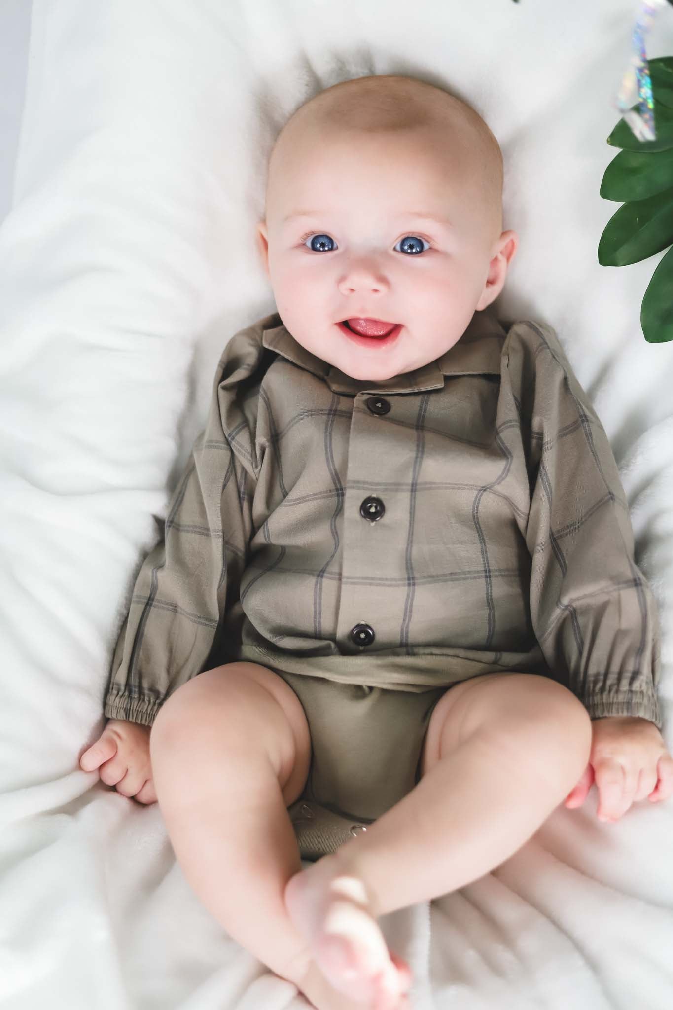 Organic Cotton Cashew Check Bodysuit for Baby Boys - Soft Comfortable Onesie with Snap Buttons - Perfect for Newborns, Infants & Toddlers - Ideal for Playtime, Daycare & Family Outings