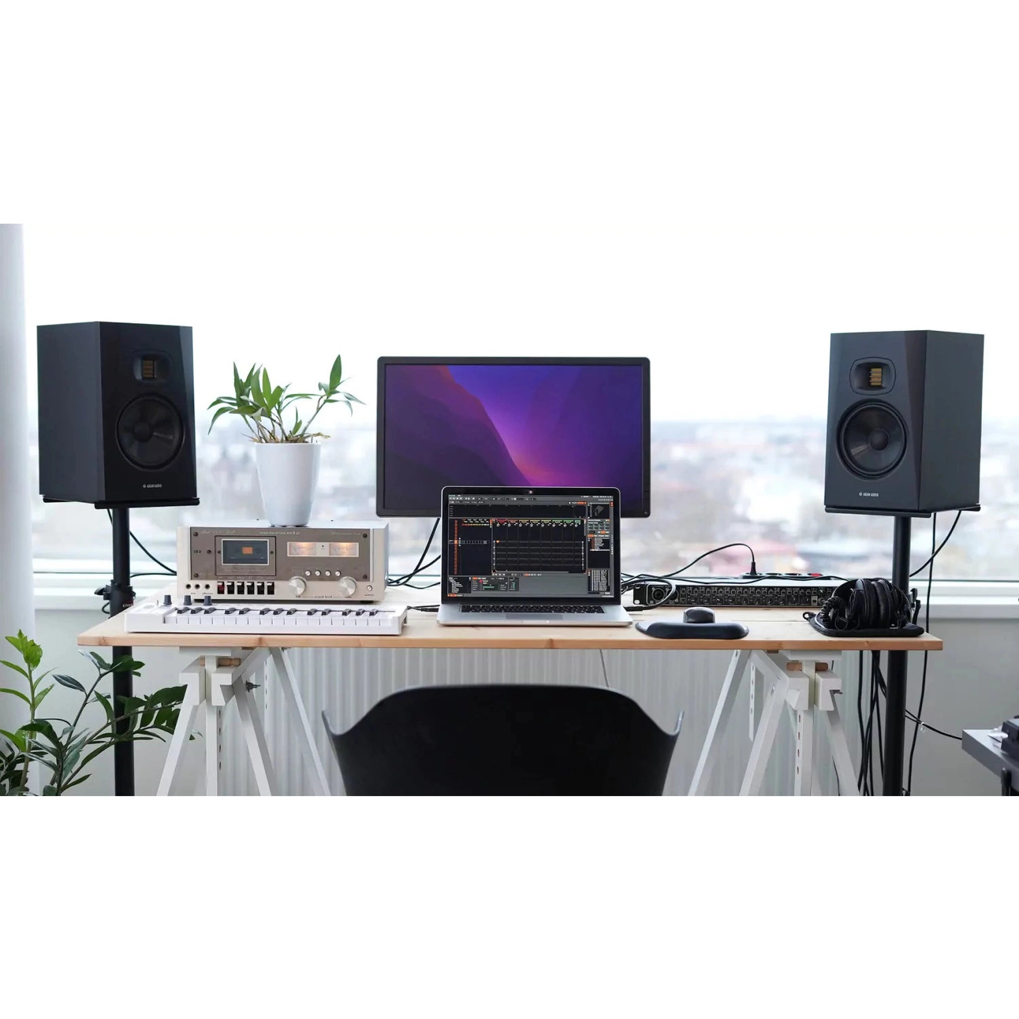 Adam Audio T7V 7