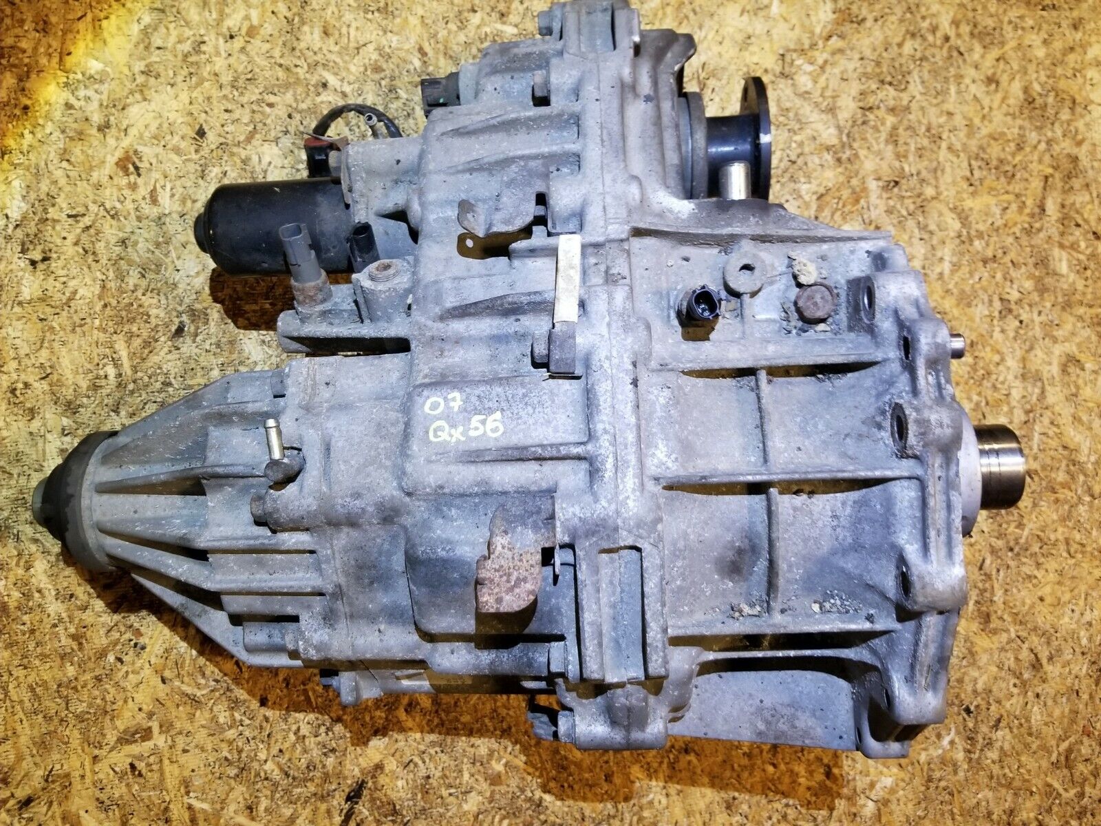04-07 Infiniti QX56 Transfer Case OEM Replacement Part - Perfect for Off-Roading & Towing Scenarios