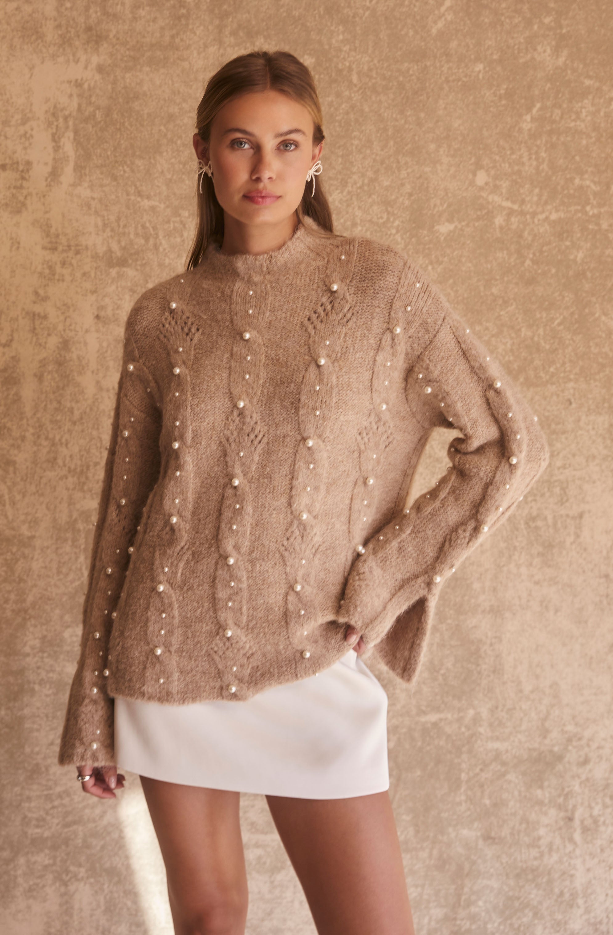 Stylish Pearl Cable Knit Sweater for Women - Cozy Winter Pullover with Classic Knit Design - Perfect for Casual Outfits, Office Wear & Holiday Gatherings