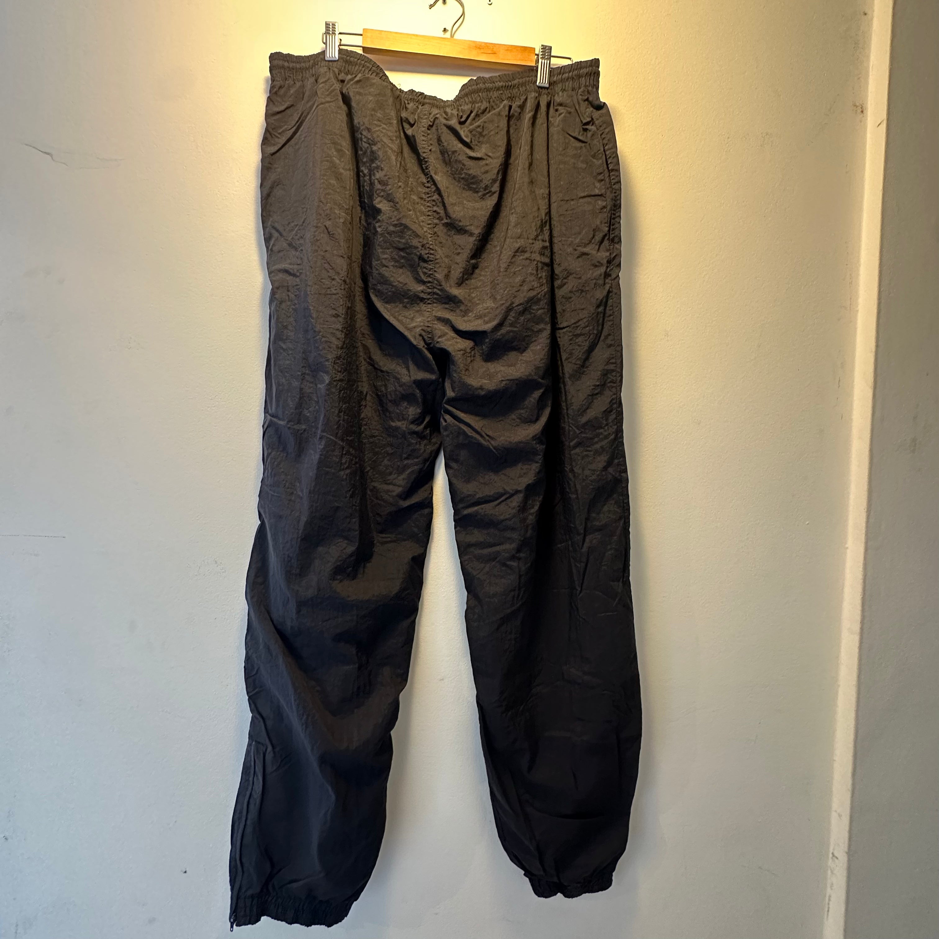 Adidas Windbreaker Pants for Men - Lightweight Water-Resistant Joggers with Zipper Pockets, XL Size - Perfect for Running, Hiking & Outdoor Activities