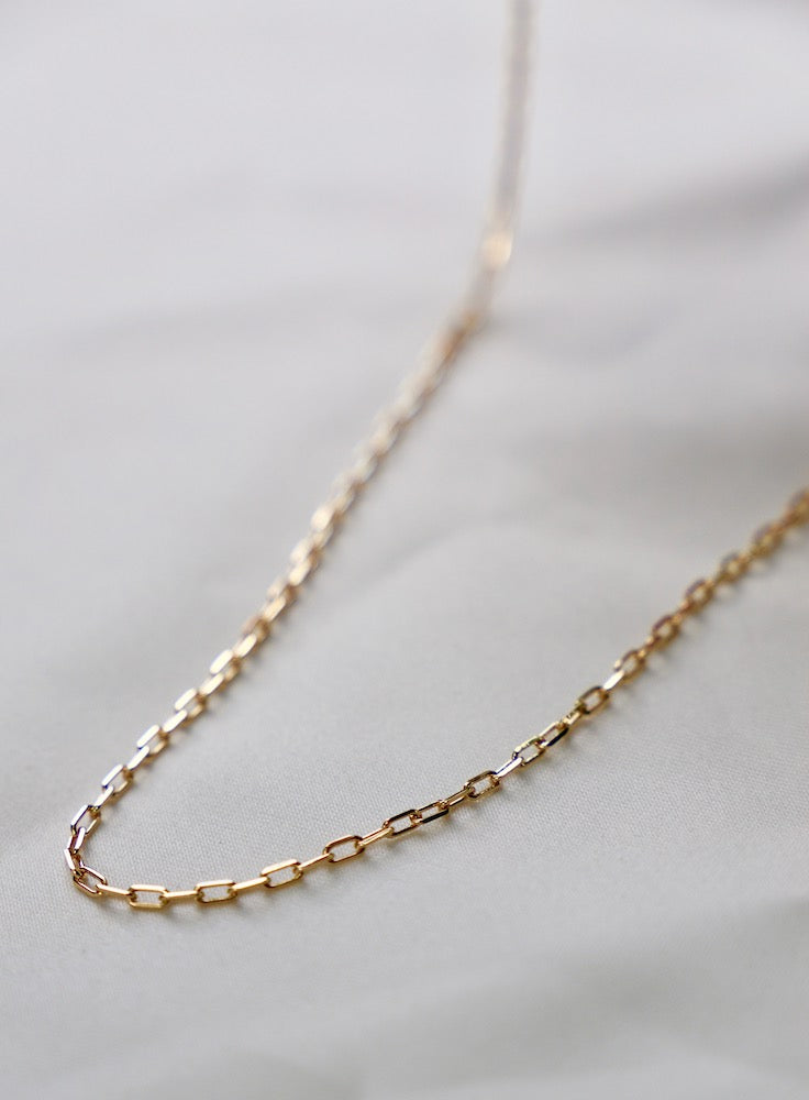 Miniature Paperclip Chain - Small Metal Paper Clips for Office, School & Crafting - Perfect for Organizing Documents, DIY Projects & Scrapbooking