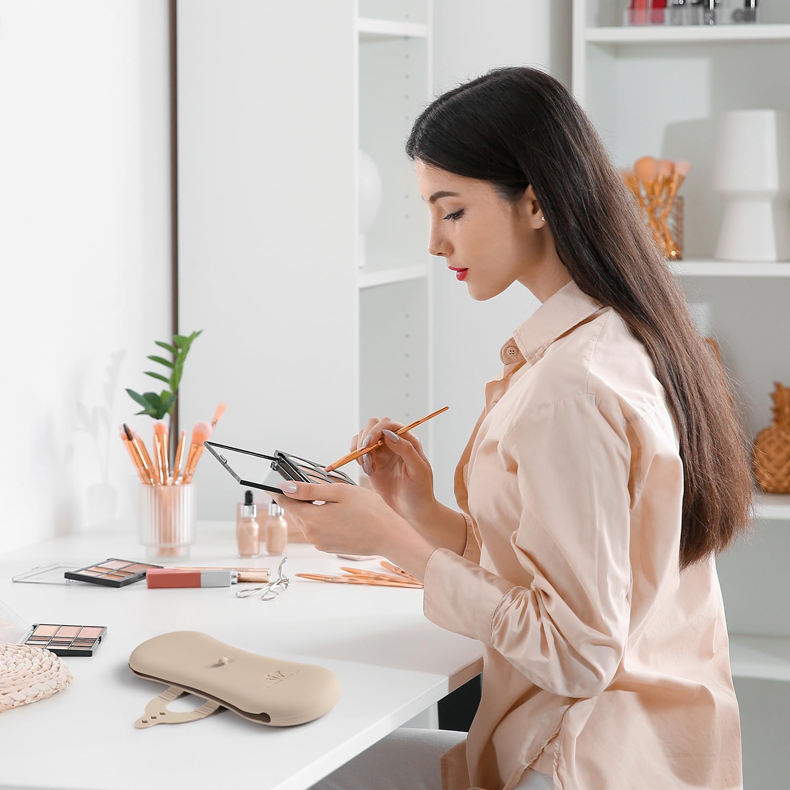 Portable Silicone Travel Makeup Brush Holder - Anti-Slip Cosmetic Brush Organizer with Soft Case for On-the-Go Beauty | Perfect for Travel, Gym & Daily Makeup Routine
