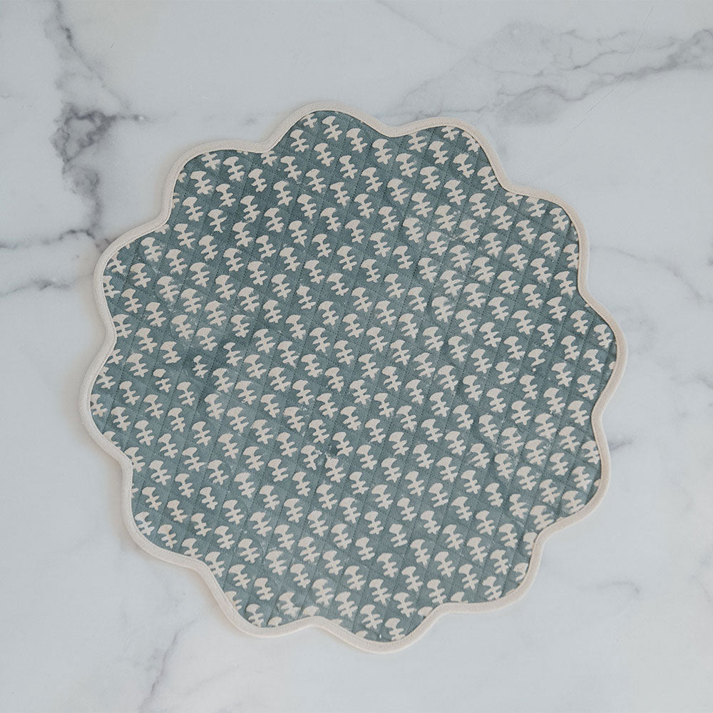Quilted Scallop Placemats Set of 4 - Elegant Dining Table Decor for Thanksgiving, Christmas & Everyday Use - Washable & Durable Kitchen Table Mats