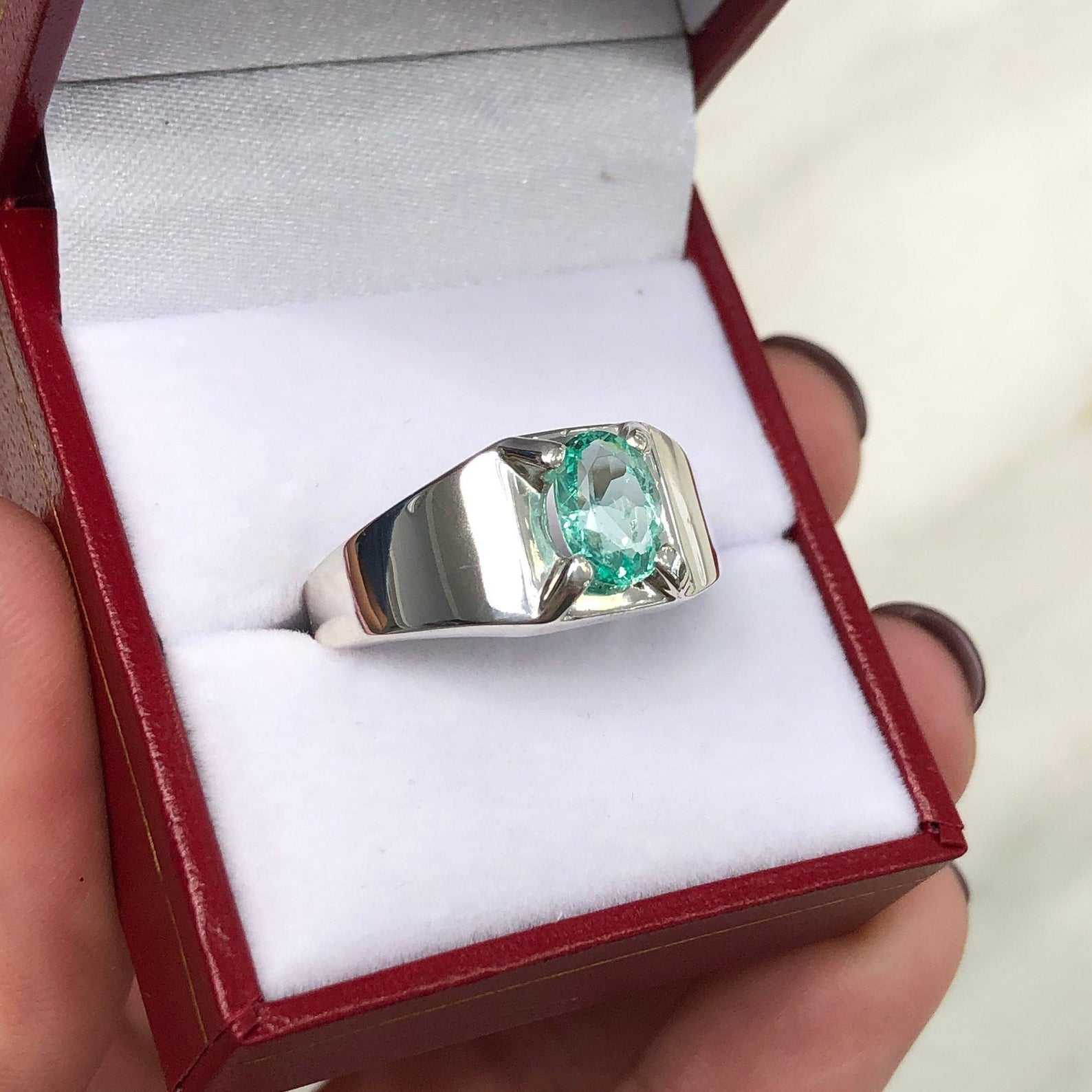 1 Carat Natural Oval Cut Emerald Men's Ring in 925 Sterling Silver - Perfect for Birthdays, Anniversaries & Astrological Gifts