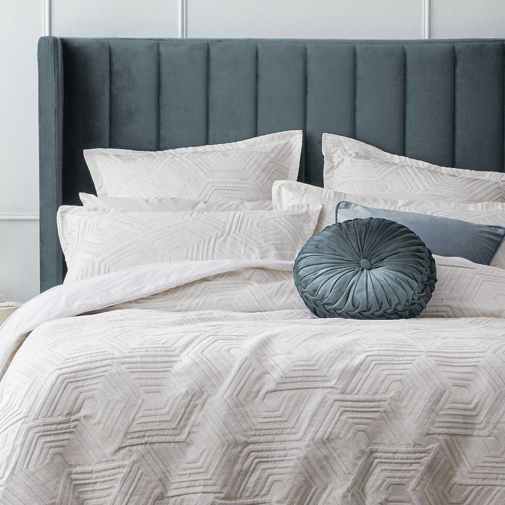 Bree Silver Quilt Cover Set Queen Size - Luxury Soft Bedding Set for Comfortable Sleep | Perfect for Master Bedroom, Guest Room & Hotel Decor