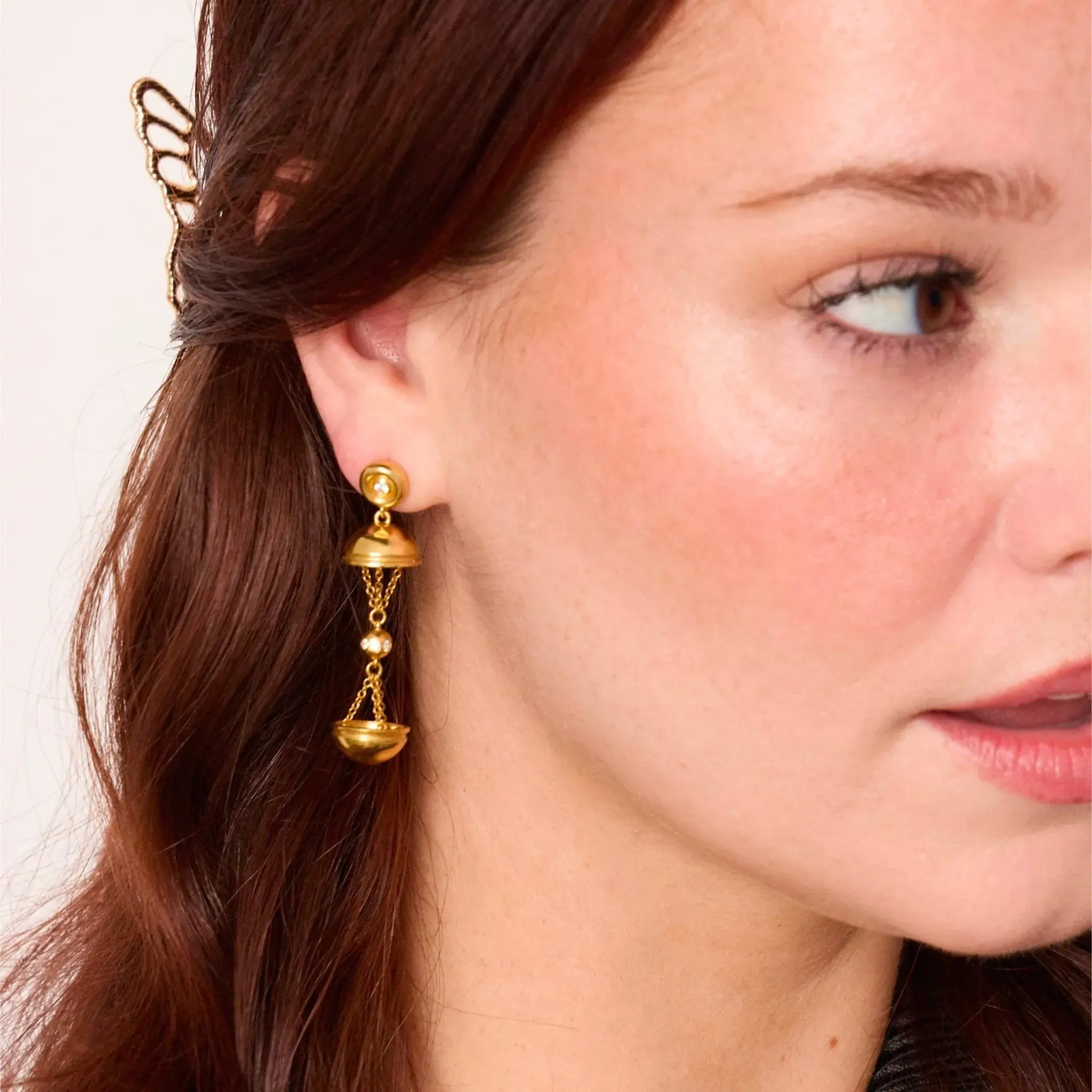 Sparkling Hatch Design Earrings for Women – Elegant Shimmer Studs for Everyday Wear & Special Occasions