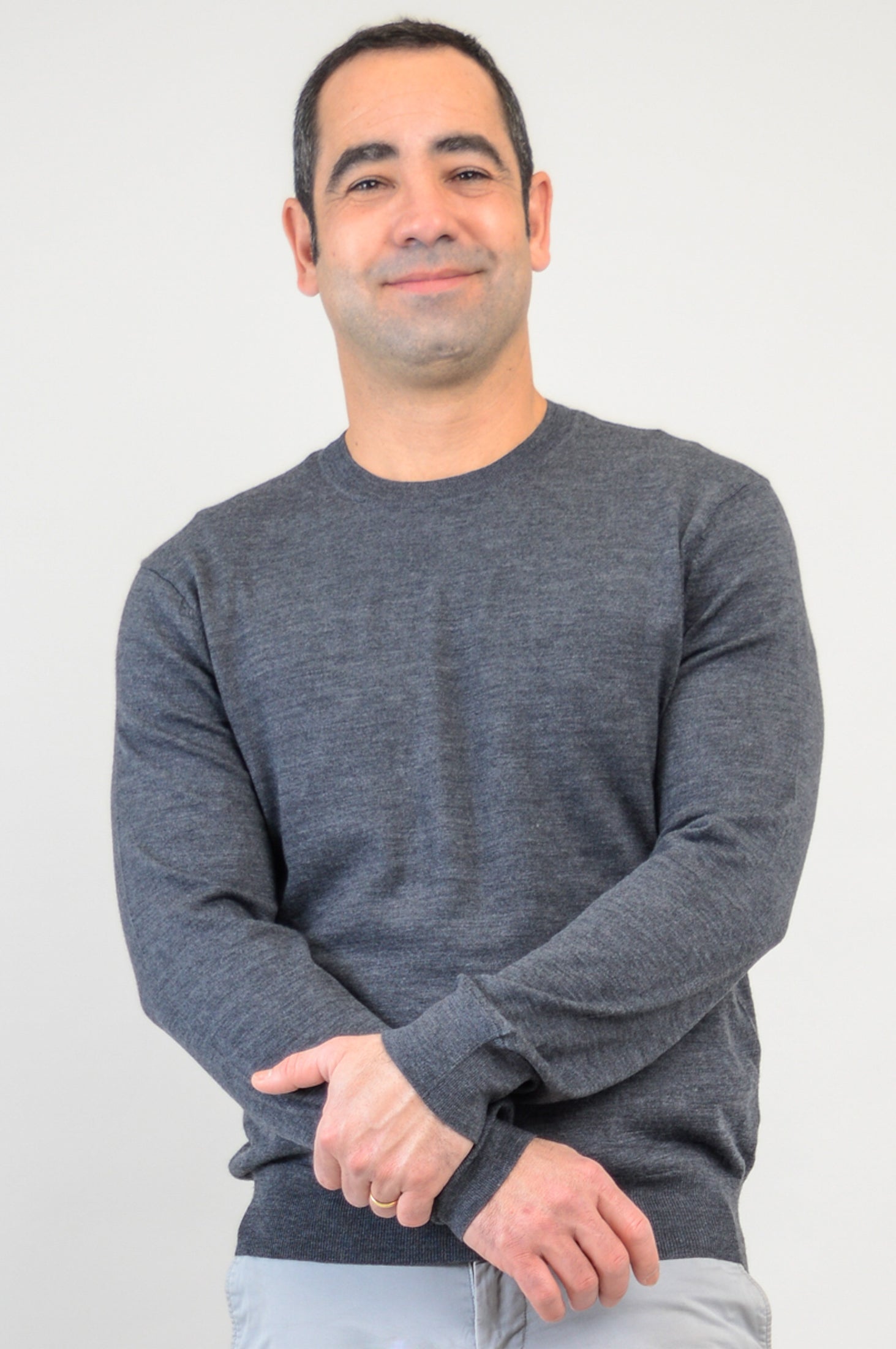 Premium Fraser Sweater for Men & Women - 100% Merino Wool, Charcoal Grey - Cozy Winter Wear for Outdoor Activities & Casual Office Style