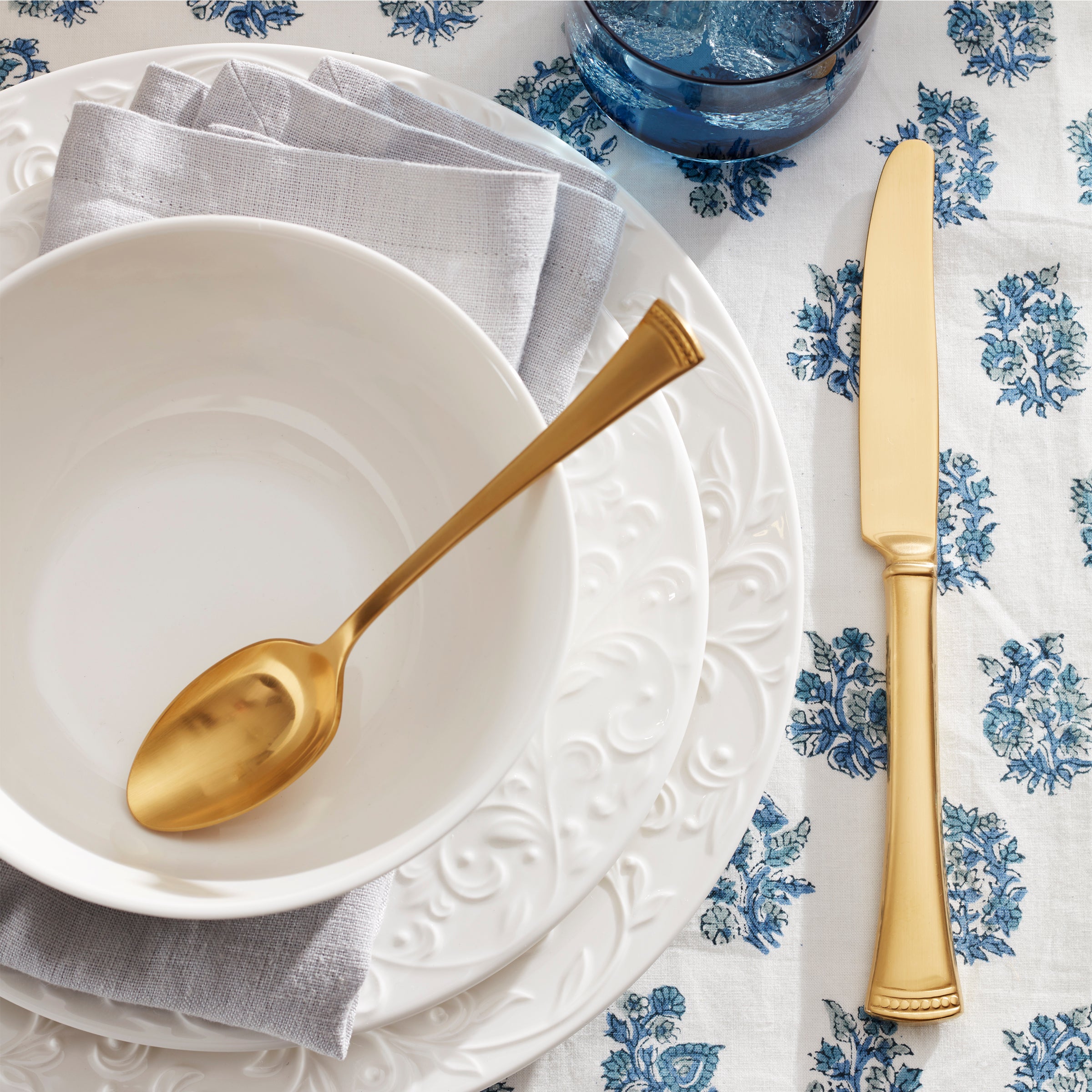Opal Innocence Carved 4-Piece Dinnerware Set - Elegant Tableware for Formal Dining & Special Occasions
