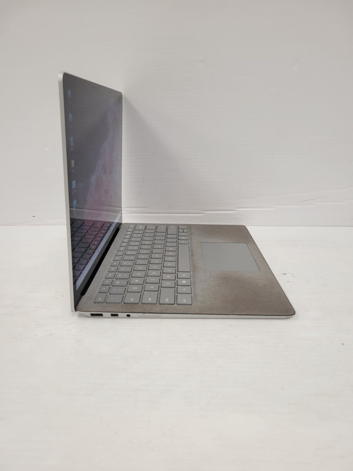 Microsoft 1769 Laptop - 15.6