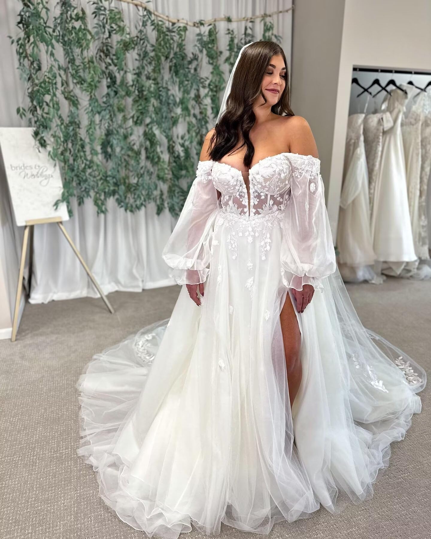 Elegant Tulle Long Wedding Dress for Bride - Lace Strapless Sweetheart Bridal Gown with Train | Perfect for Beach, Church & Formal Weddings