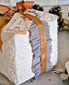 Luxury Flower-Themed Beauty & Bath Gift Hamper Box - Individually Wrapped for Special Occasions, Spa Days & Romantic Gifts