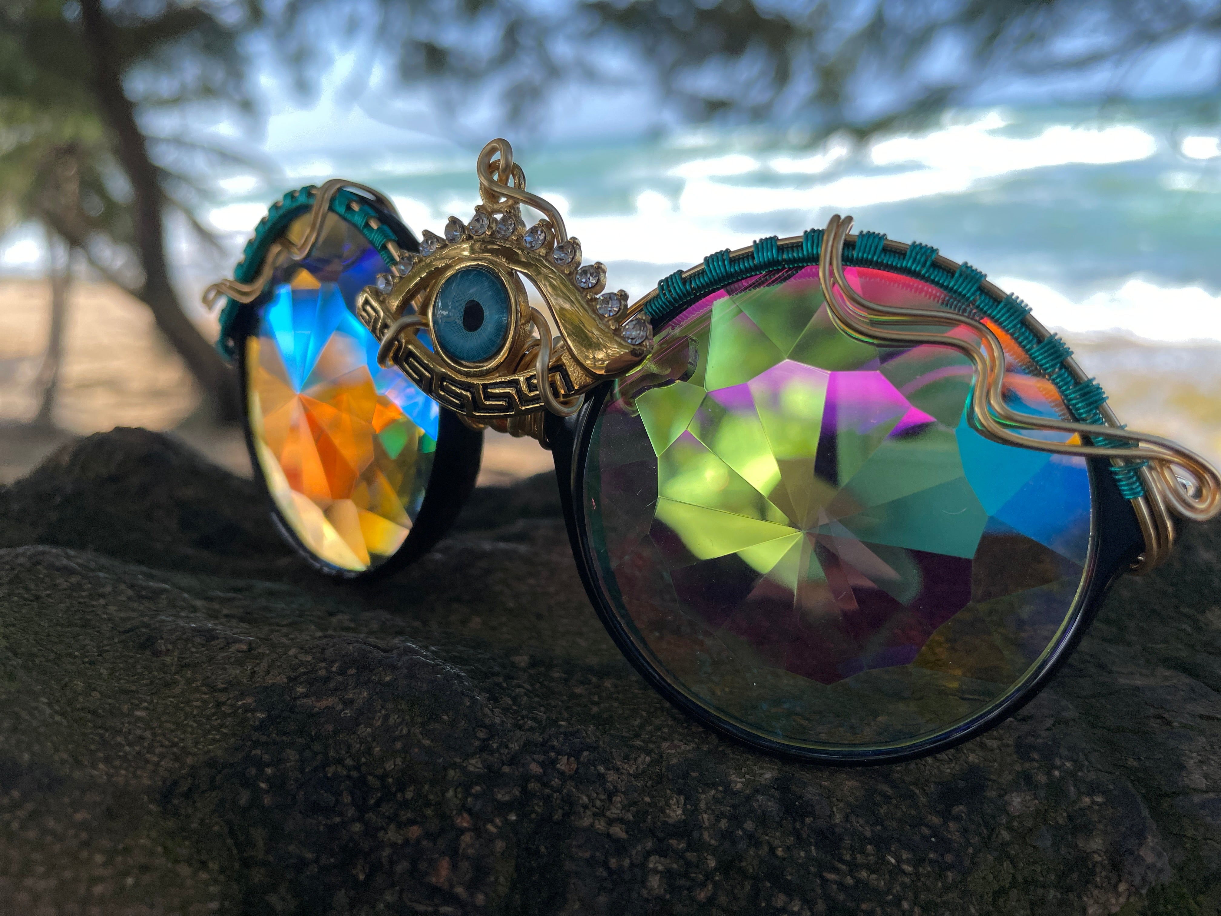 3rd Eye Prism CR - Premium Crystal Prism for Meditation, Yoga & Spiritual Healing | Enhance Mindfulness & Positive Energy | Perfect for Home Decor, Gifts & Holistic Wellness