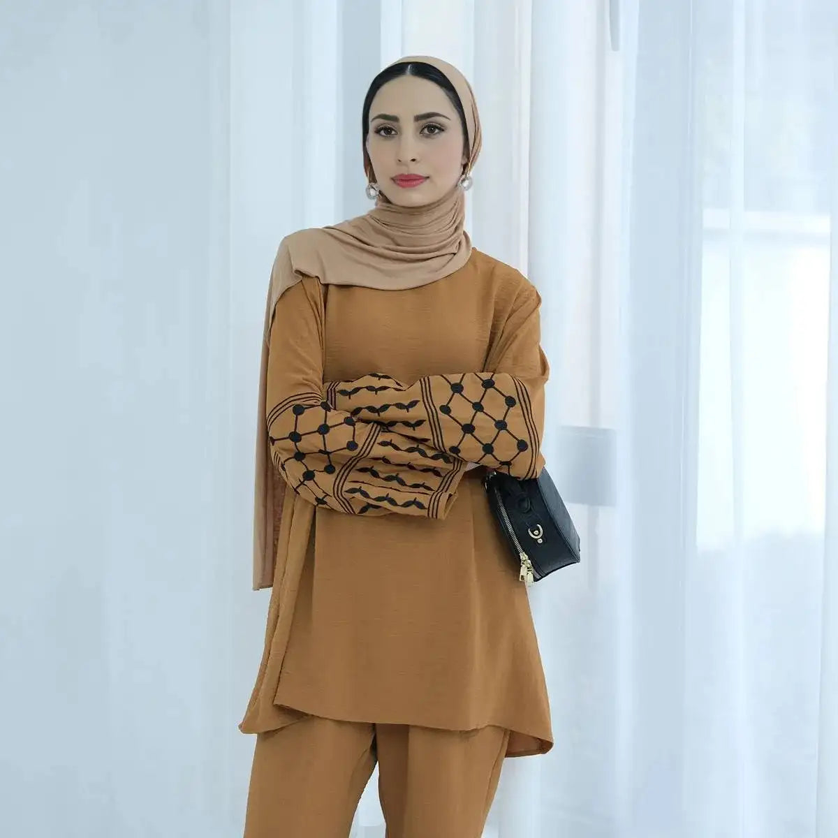 2-Piece Set Keffiyeh Embroidery Sleeve Wrinkle Pant Suit with Tops - Stylish Outfit for Women's Casual Wear, Office, and Special Occasions