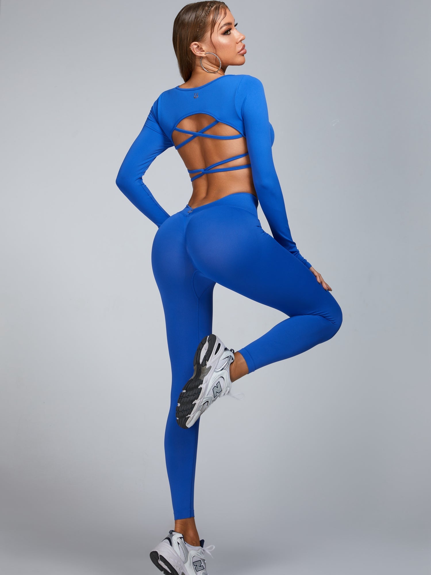 ZASUWA Women's Cross Back Thumbhole Long Sleeve Workout Tops - Yoga, Running, Gym & Athletic Wear for Women