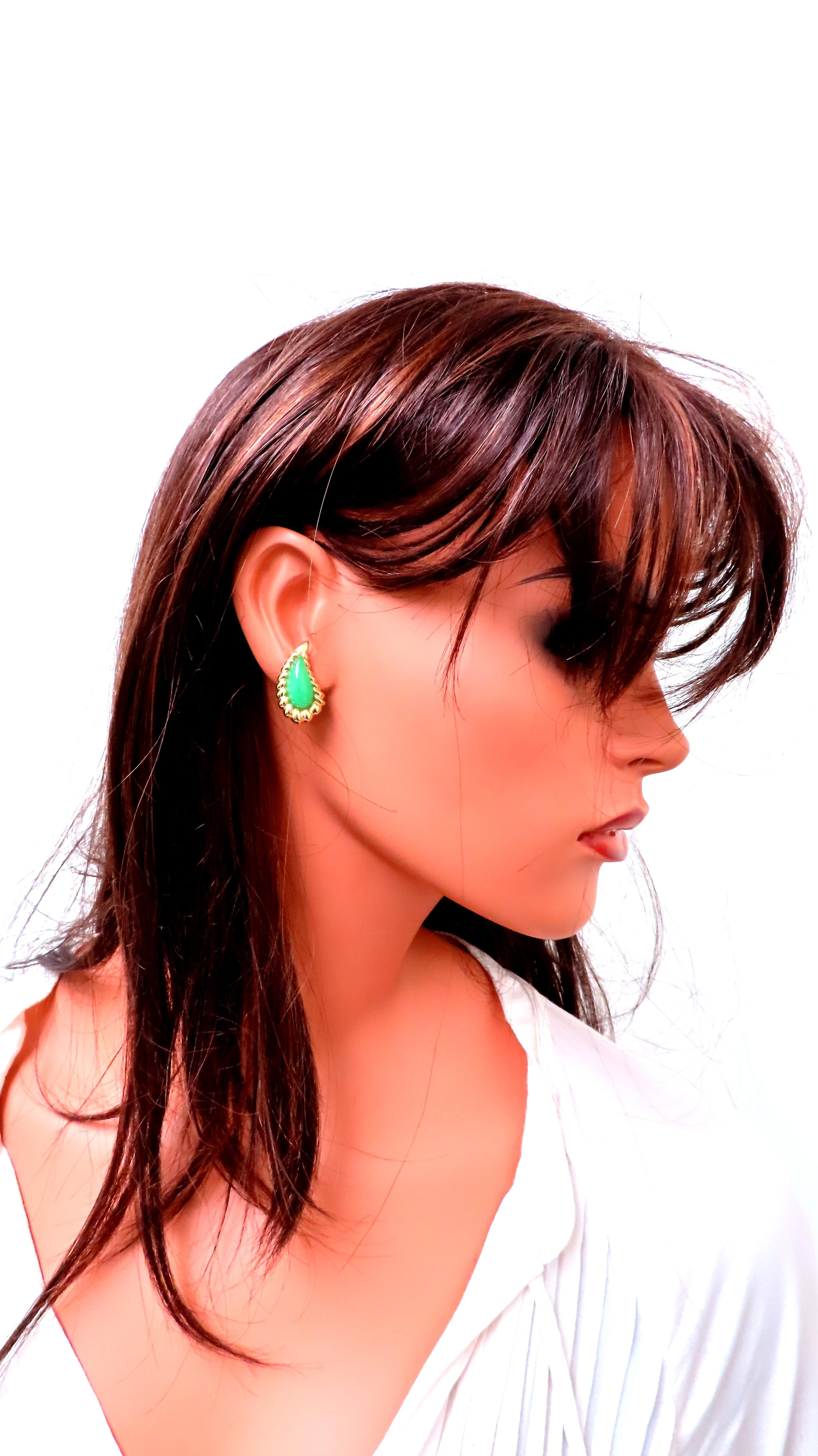Pear Shape Jadeite Fern 3D Clip Earrings in 18kt Gold - Elegant Vintage Jewelry for Women, Perfect for Weddings, Parties & Special Occasions
