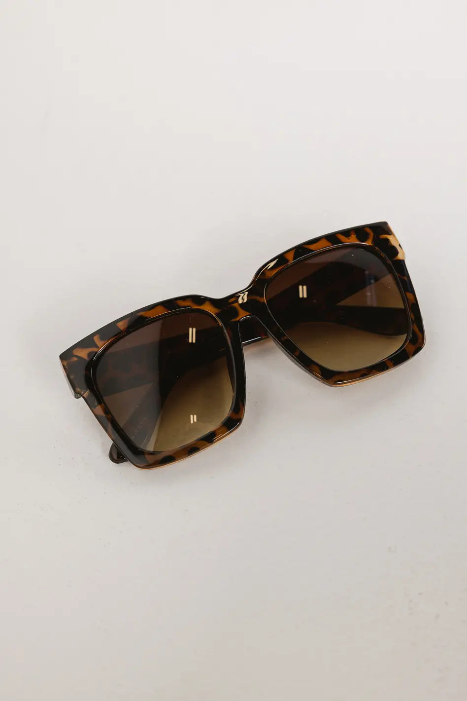 Ana Retro Tortoise Shell Sunglasses for Women - UV Protection Classic Vintage Style - Perfect for Beach, Driving & Outdoor Activities