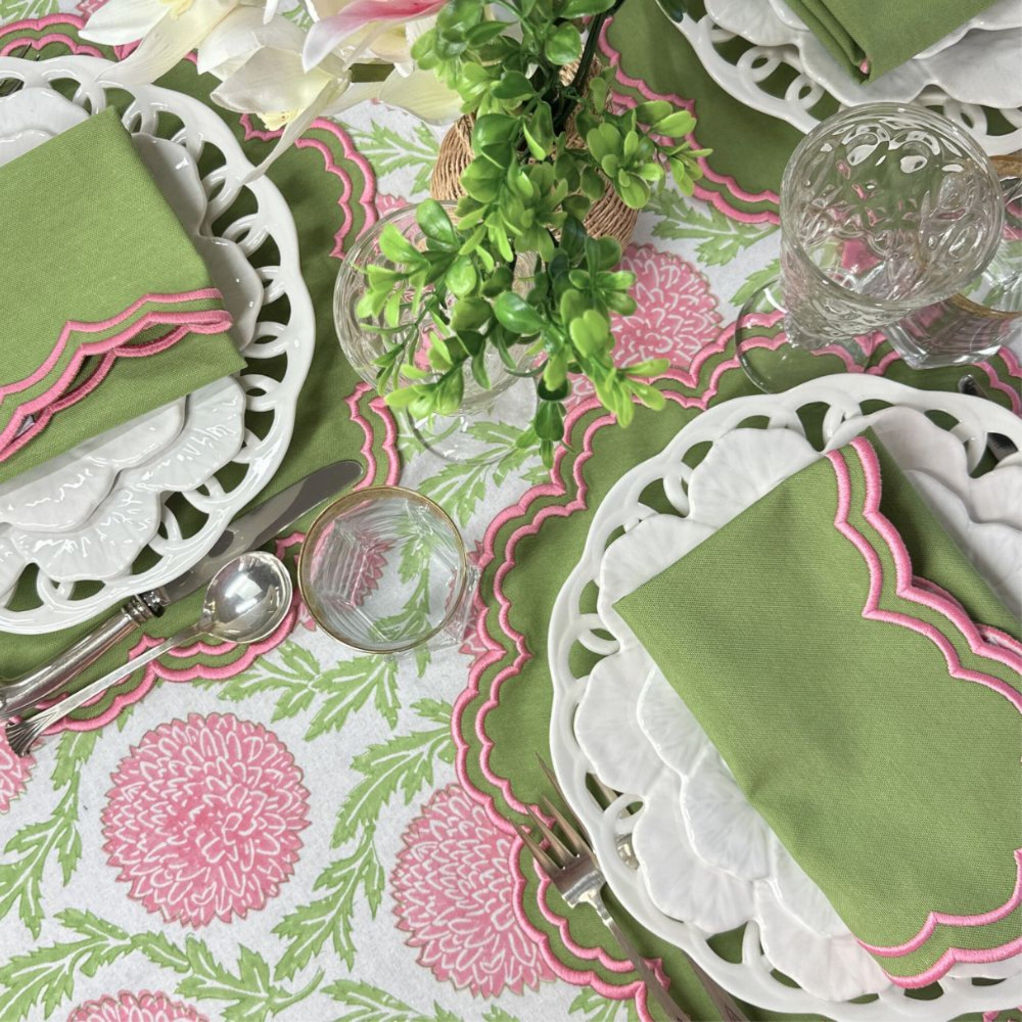 Bettina Napkin Set of 4 - Soft & Absorbent Green & Pink Cloth Napkins for Dinner Parties, Weddings & Home Decor