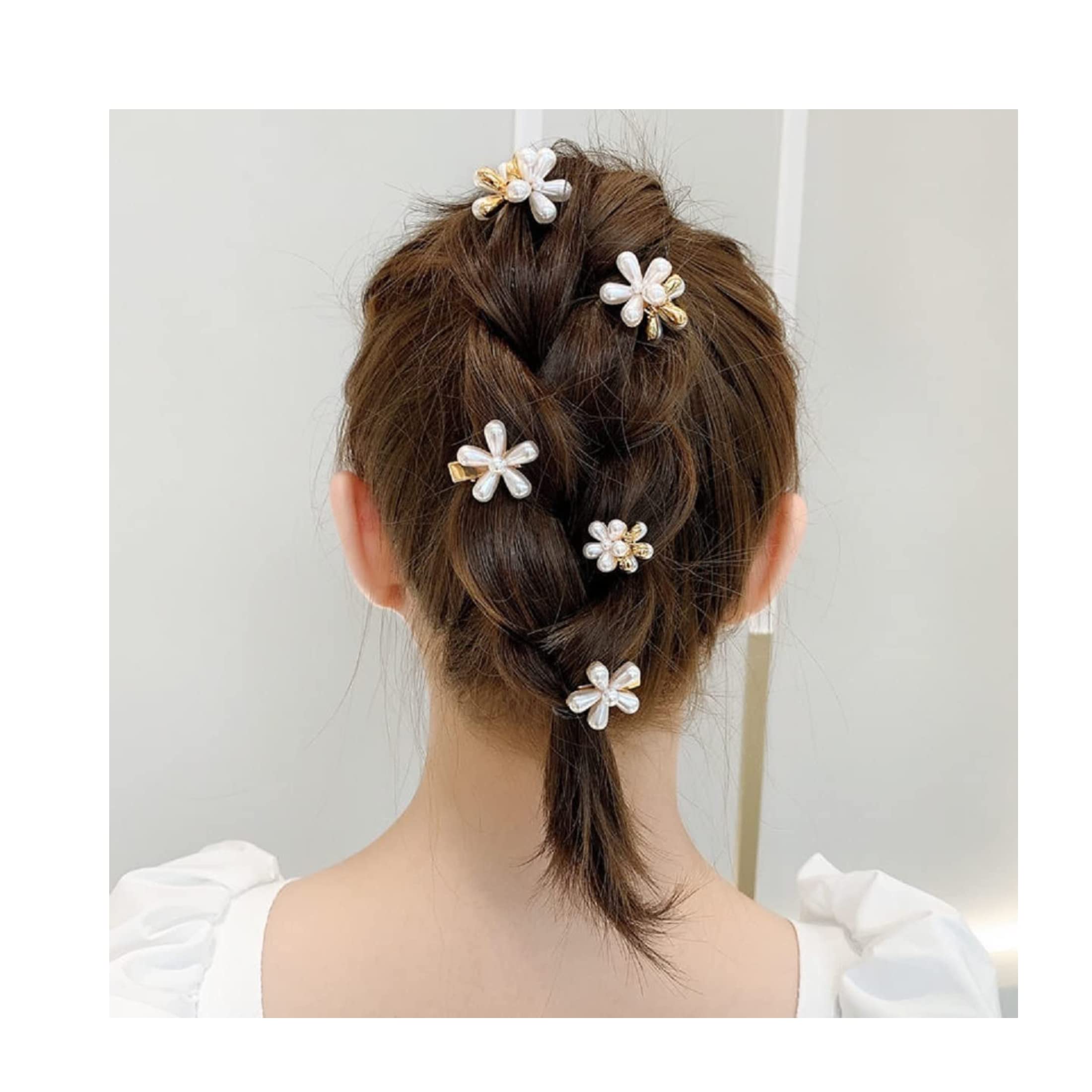 PANCIKAA ® 4Pcs Small Pearl Hair Claw Clips - Retro Daisy Flower Hair Clips with Sweet Artificial Bangs - Elegant Hair Accessories for Women & Girls - Perfect for Parties, Weddings & Everyday Styling