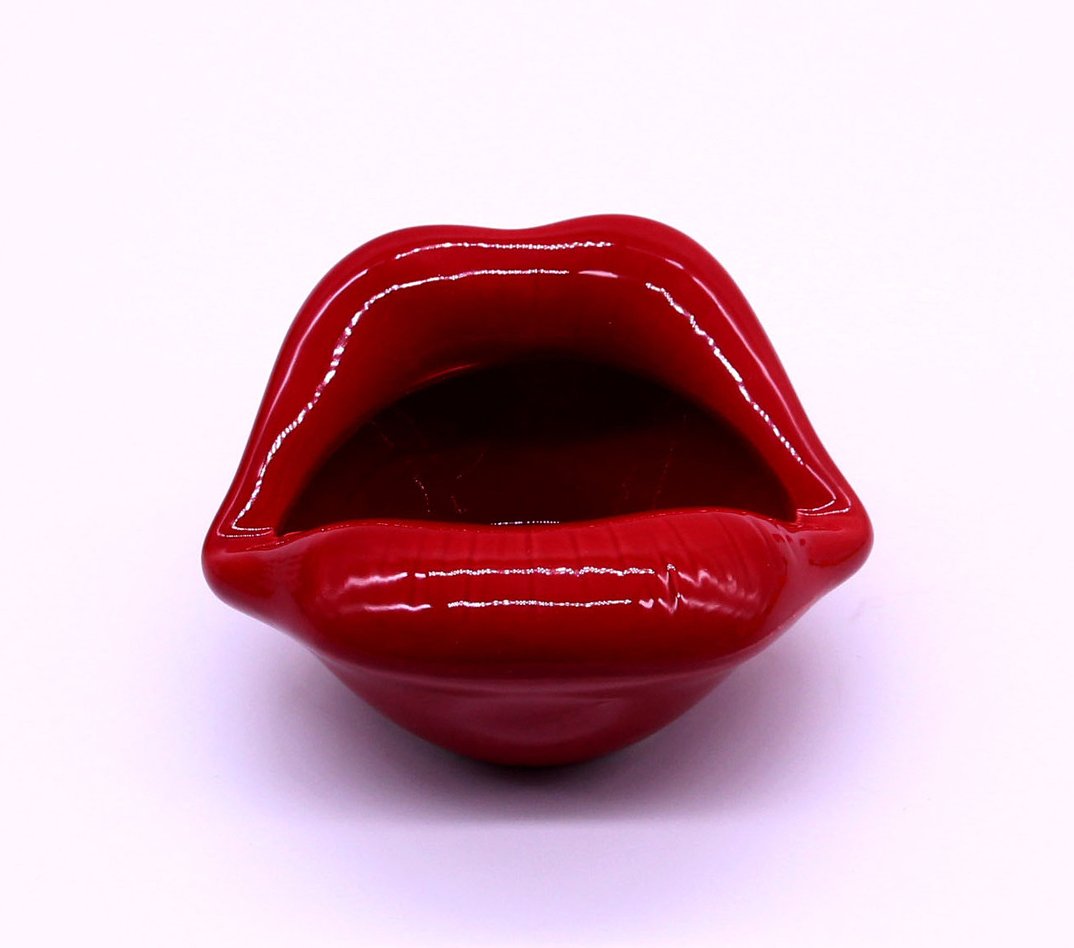 Modern LED Lighted Lips Ceramic Cigarette Ashtray Holder - Stylish Home Decor for Living Room, Bar, or Office (Red) - Perfect for Smoking Accessories, Gift Ideas & Party Decorations