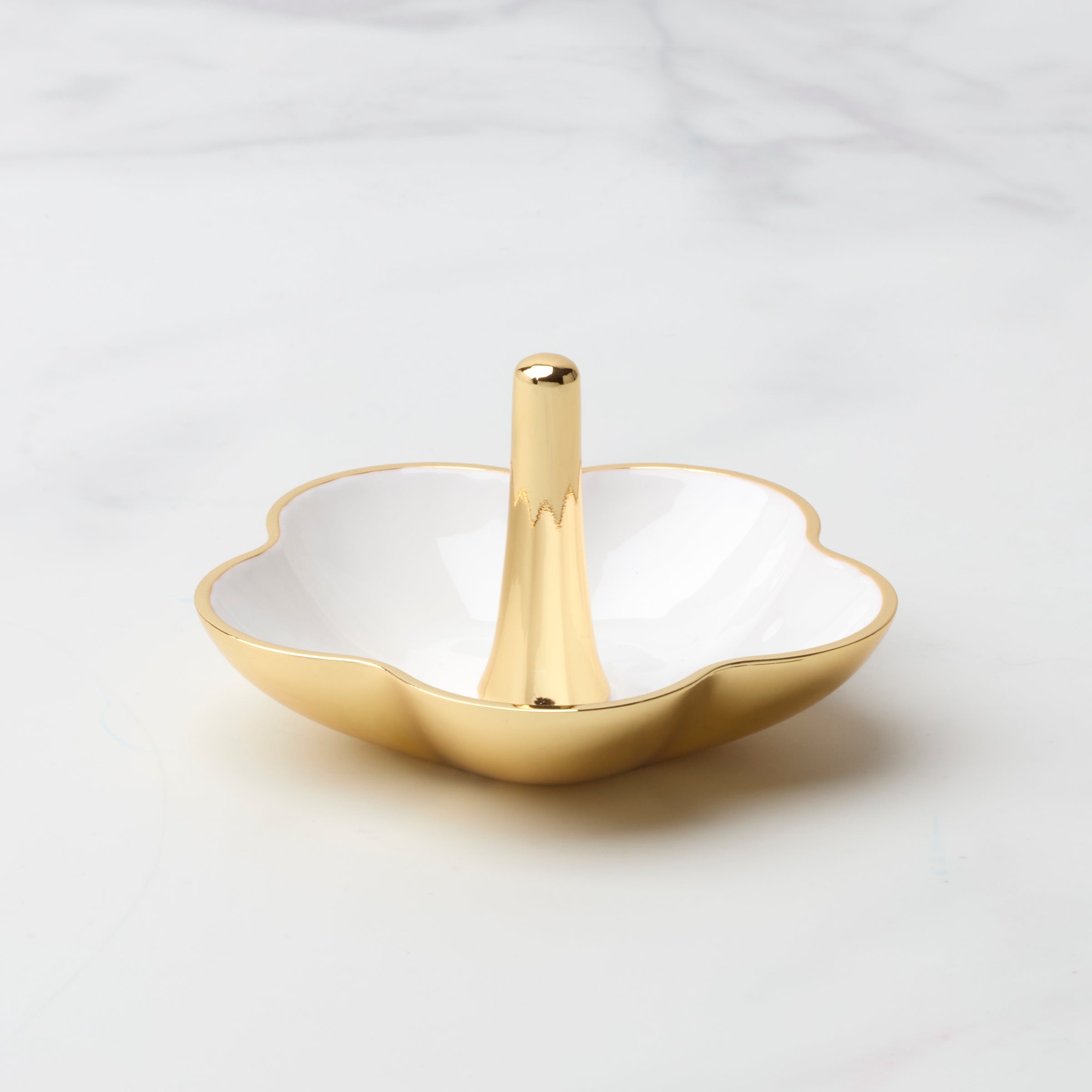 Stylish White Metal Ring Dish for Jewelry Storage - Perfect for Bathroom, Bedroom & Travel Organizer