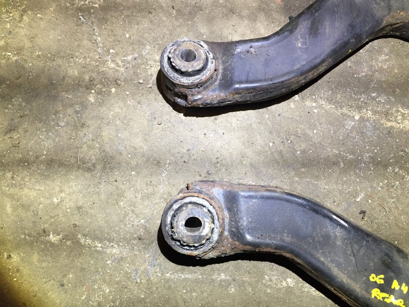 02-06 Audi A4 B6 Rear Upper Control Arm Pair - Left & Right OEM Replacement - Perfect for Suspension Repair & Performance Upgrade