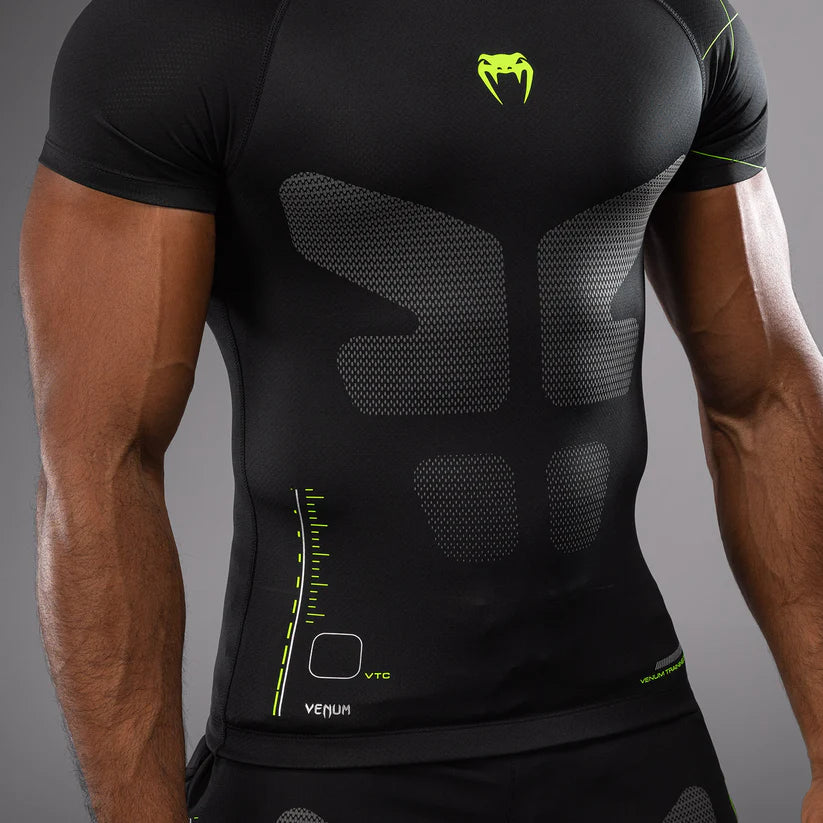 VENUM Short Sleeve Rash Guard 4.0 - Black & Neon MMA Training Shirt for BJJ, MMA & Grappling - Perfect for Gym, Combat Sports & Summer Workouts