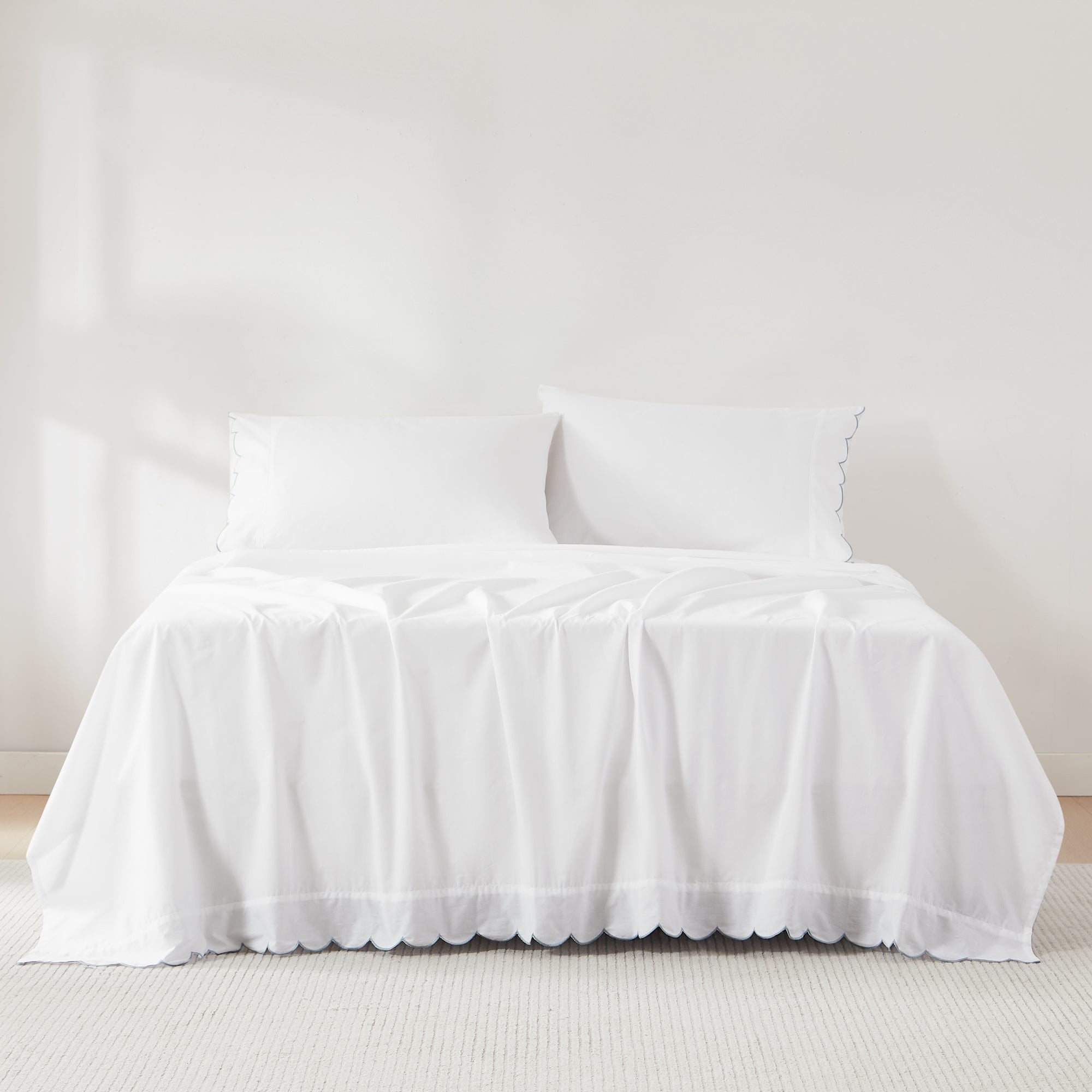 Coastal Chic Scalloped Edge Cotton Sheet Set - Soft & Breathable Bedding for Beach House, Guest Room & Master Bedroom - Perfect for Summer Nights & Coastal Decor