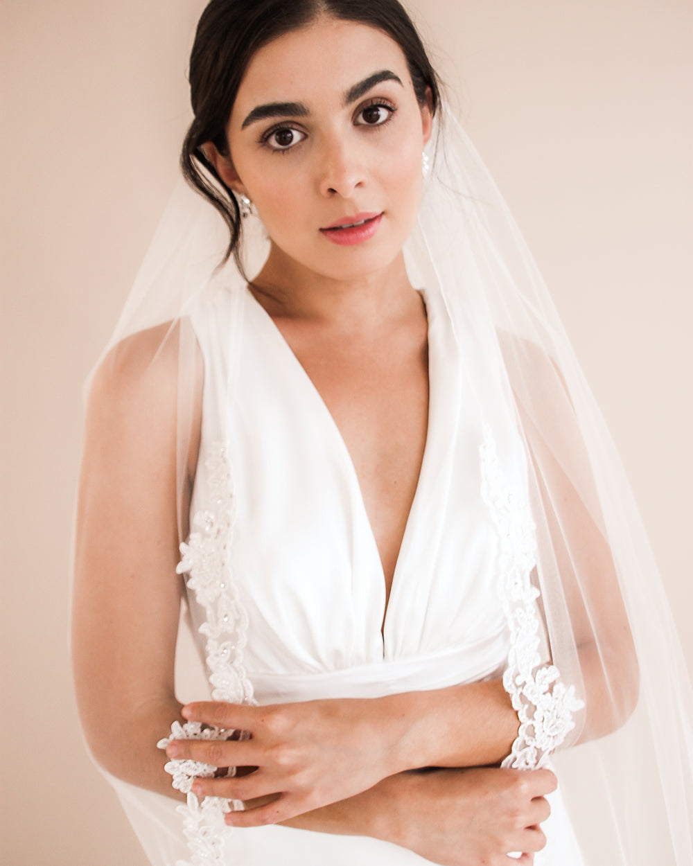 Elegant Sasha Lace Wedding Veil - Handmade Bridal Accessory for Church Ceremony & Romantic Photos