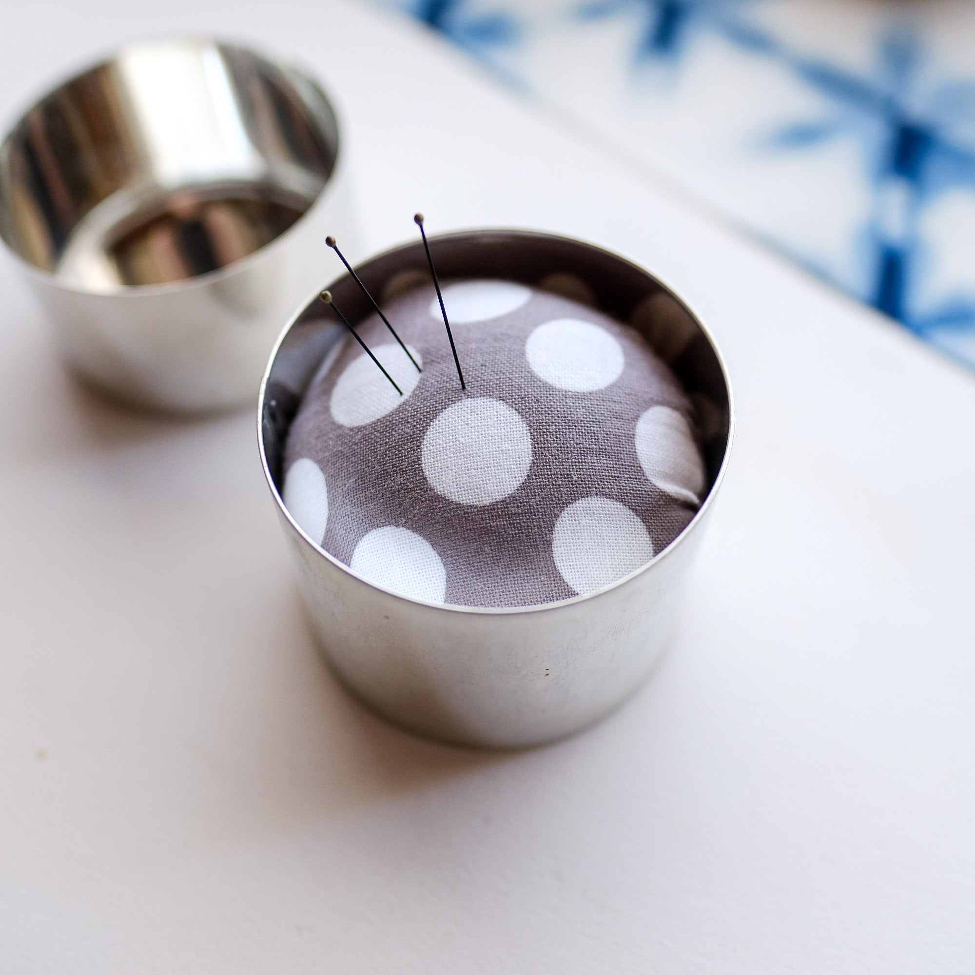 Elegant Shiny Pin Cushion for Sewing - Premium Pincushion with Stylish Design for Quilting, Dressmaking & Craft Projects
