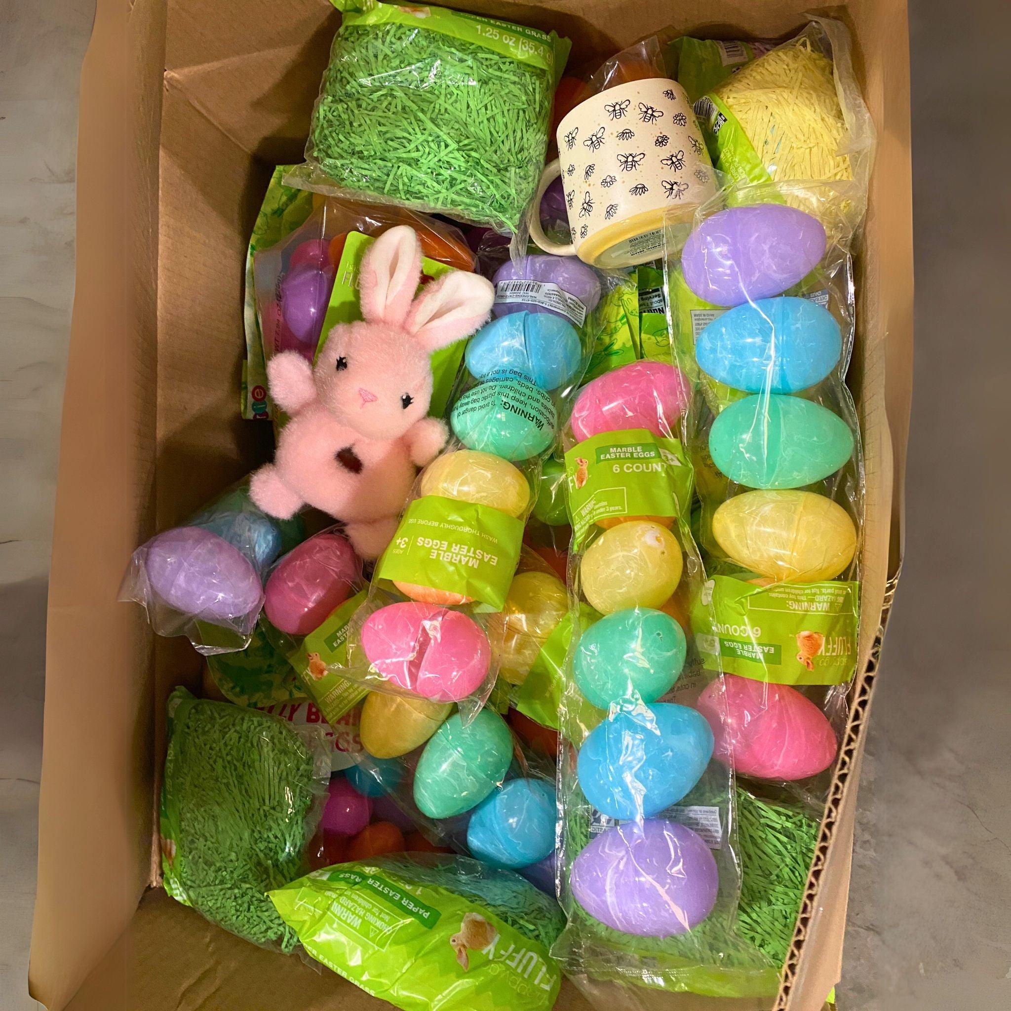 400 Pcs Easter Pallet - Assorted Seasonal Decorations, Eggs & Baskets for Easter Party, Home Decor and Spring Celebrations