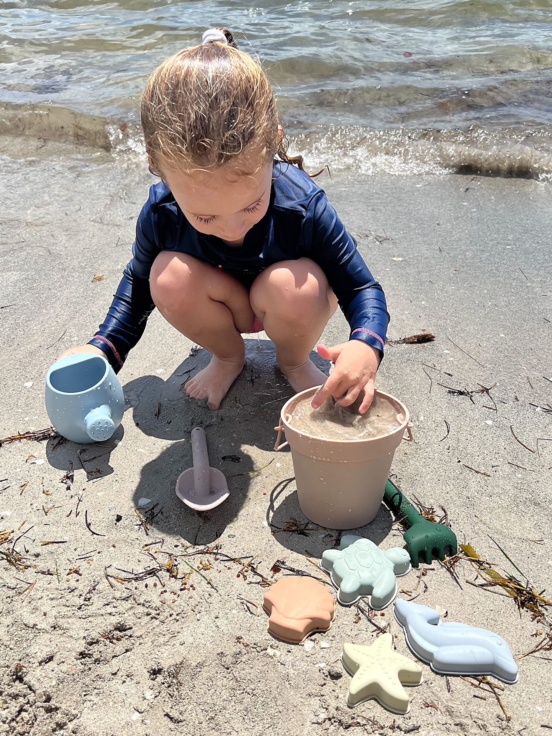**Premium Silicone Beach Toys Set - Kids Sand Bucket with Shovel & 4 Sand Molds - Travel-Friendly, Safe & Dishwasher-Safe Beach Toys for Toddlers - Includes Net Carrying Bag (Blush Pink) - Perfect for Beach Trips, Sandcastles & Outdoor Play**